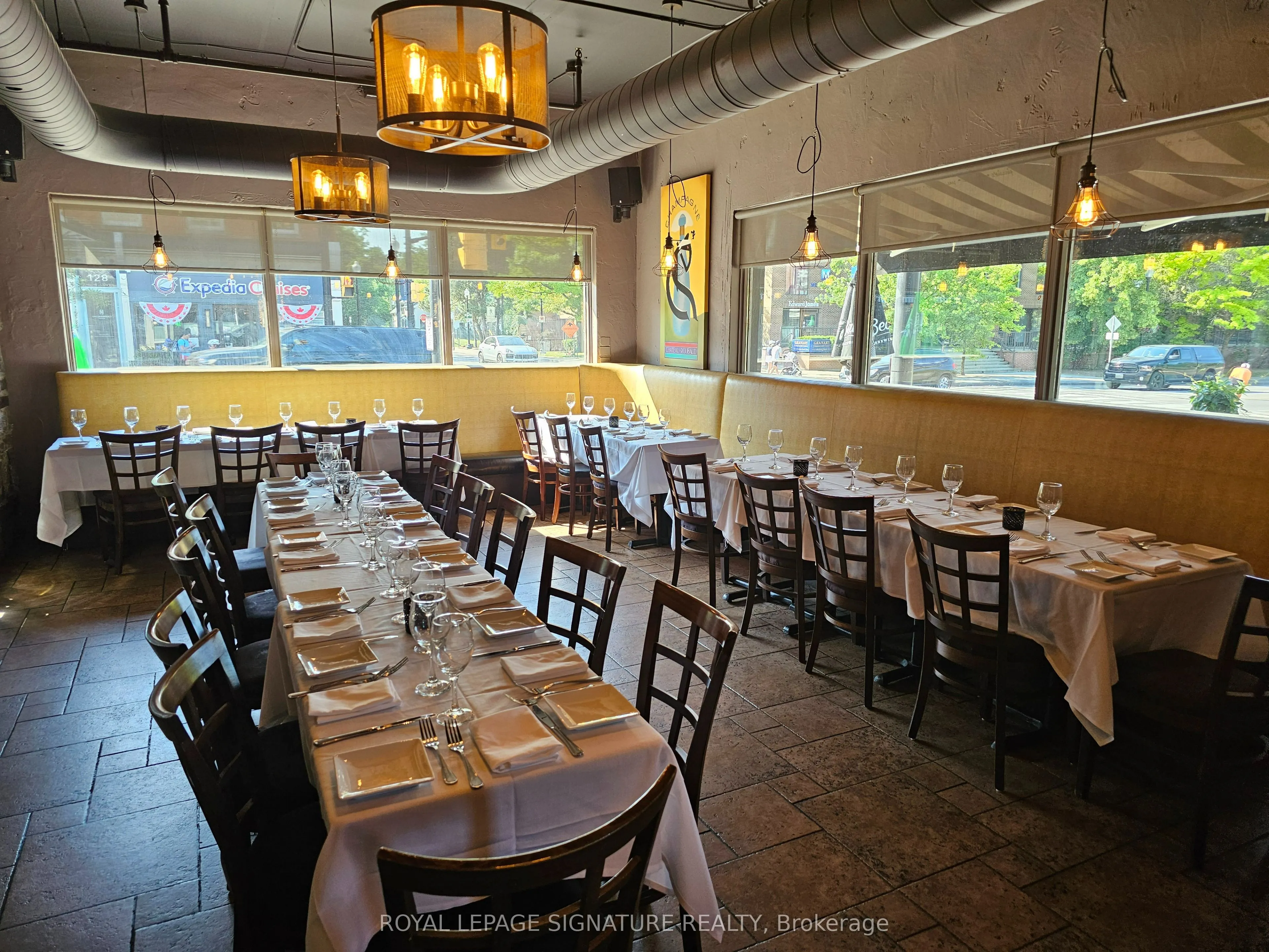 125 Lakeshore Road E
