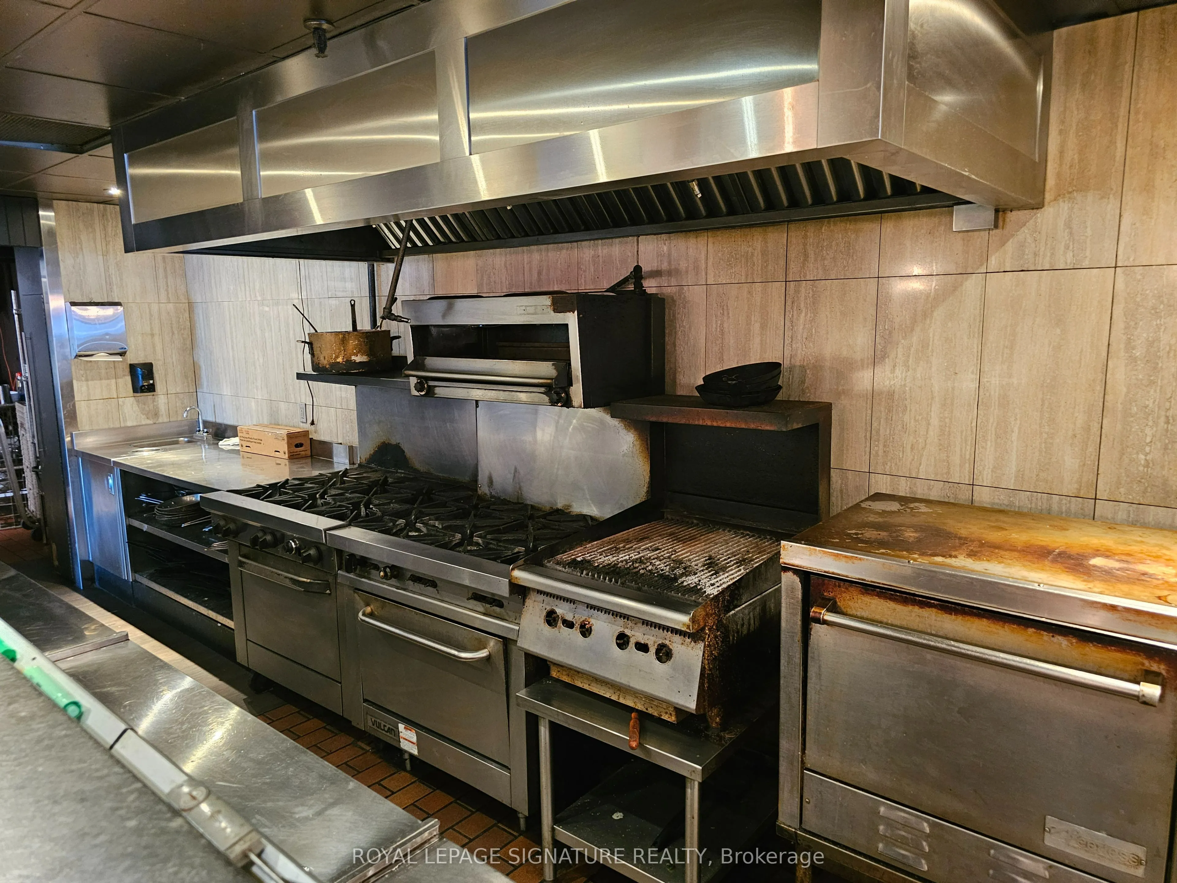 125 Lakeshore Road E