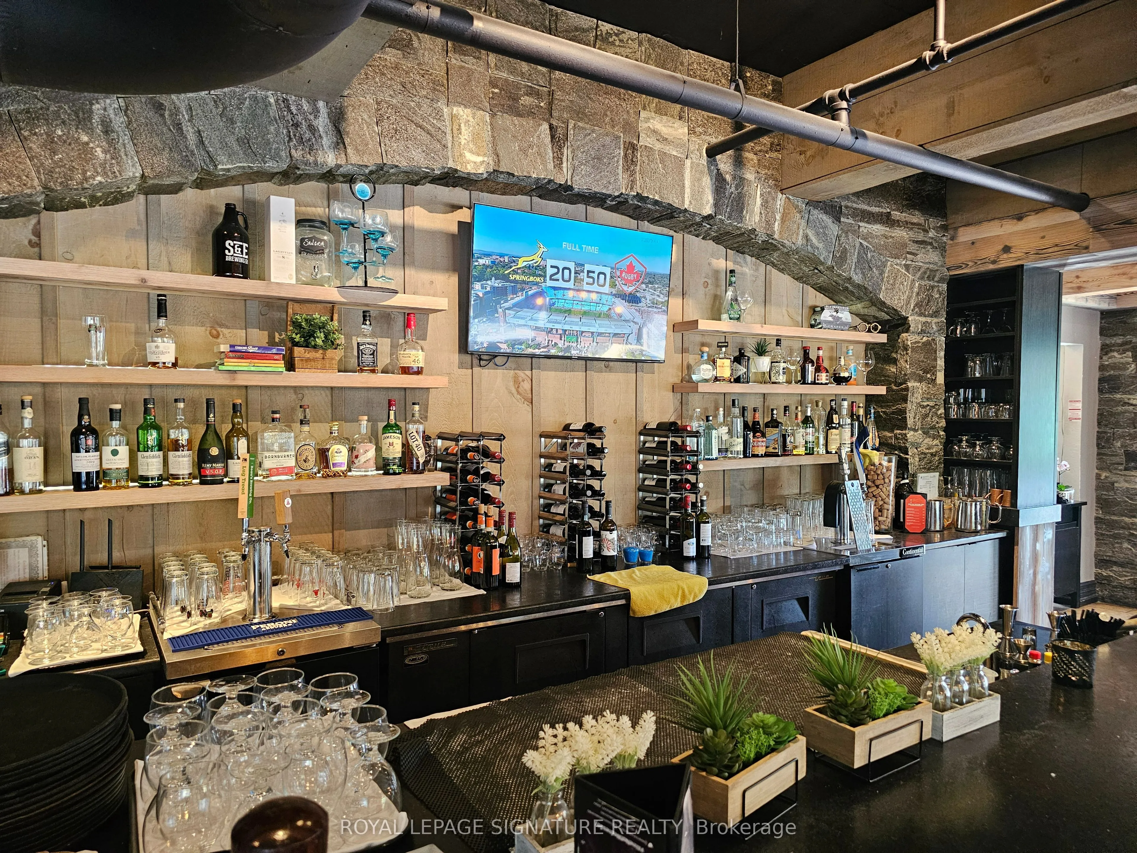 125 Lakeshore Road E