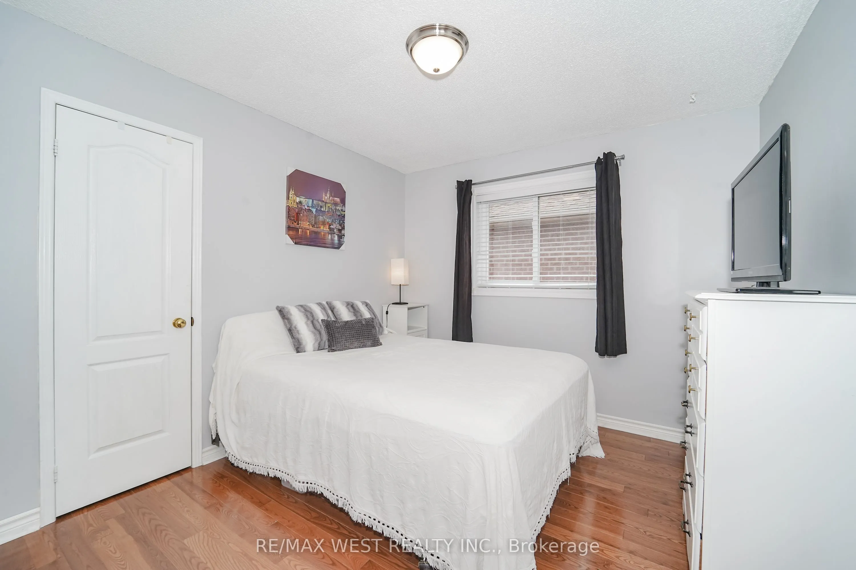 24 Royal Valley Drive
