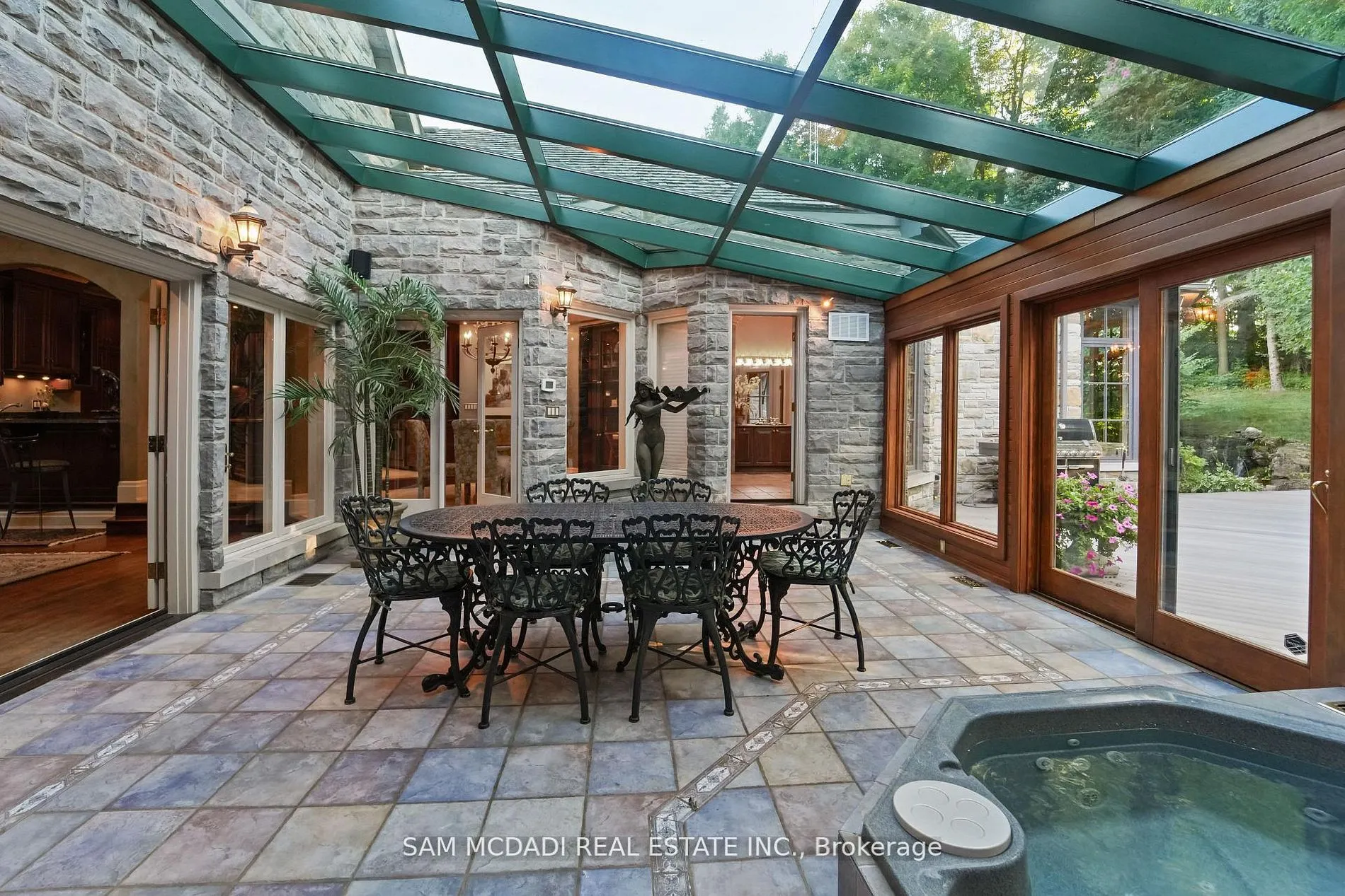 10140 Pineview Trail