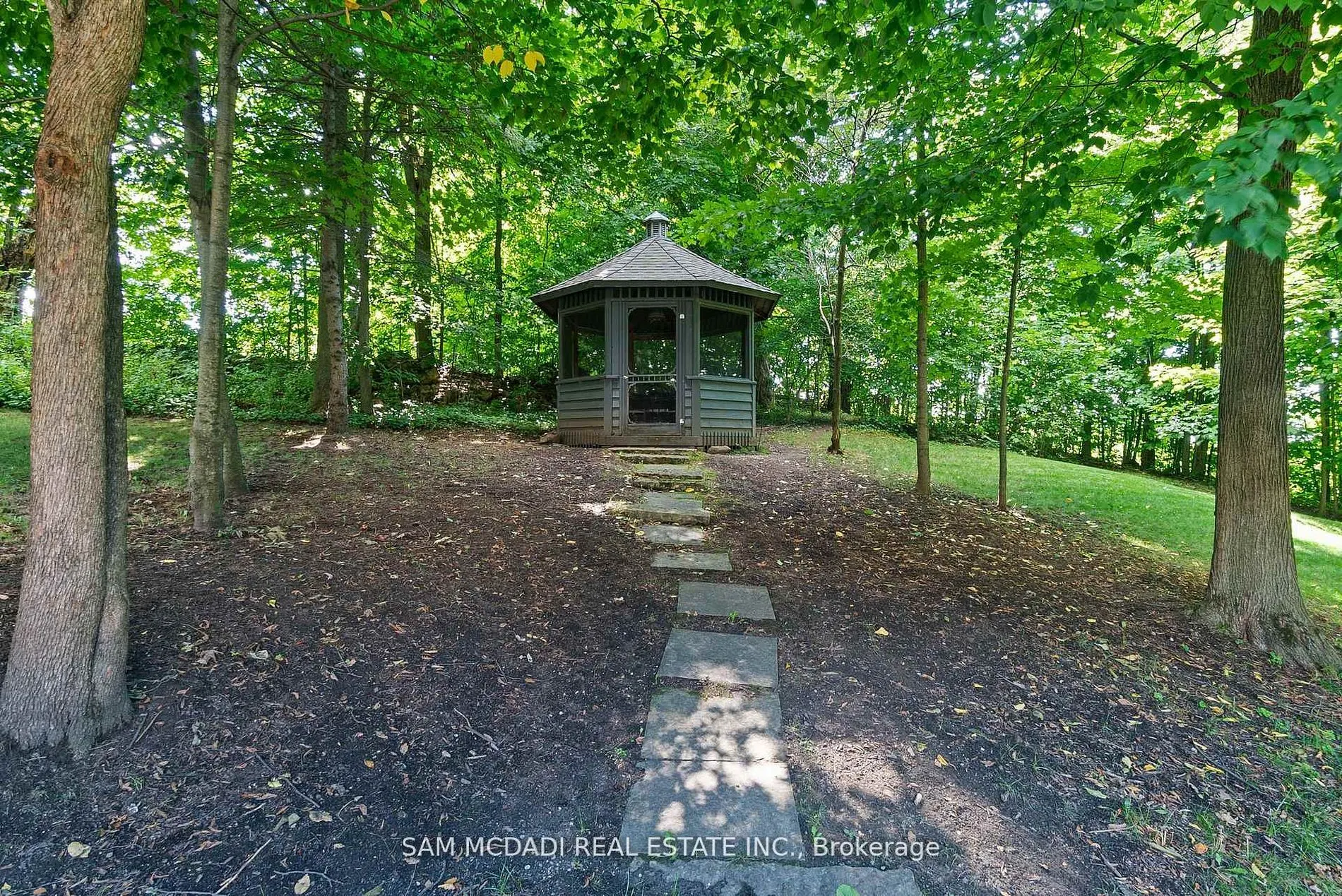 10140 Pineview Trail