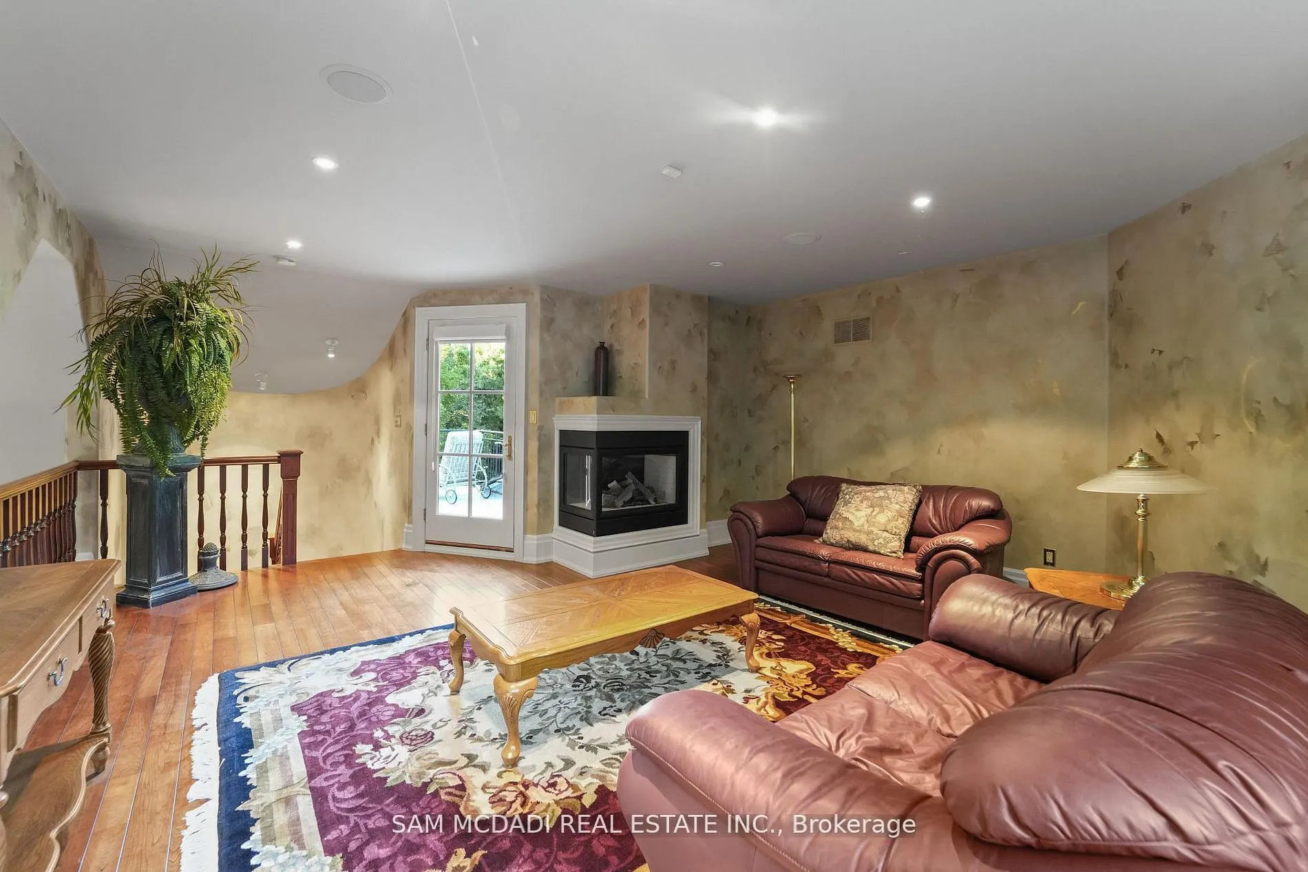 10140 Pineview Trail