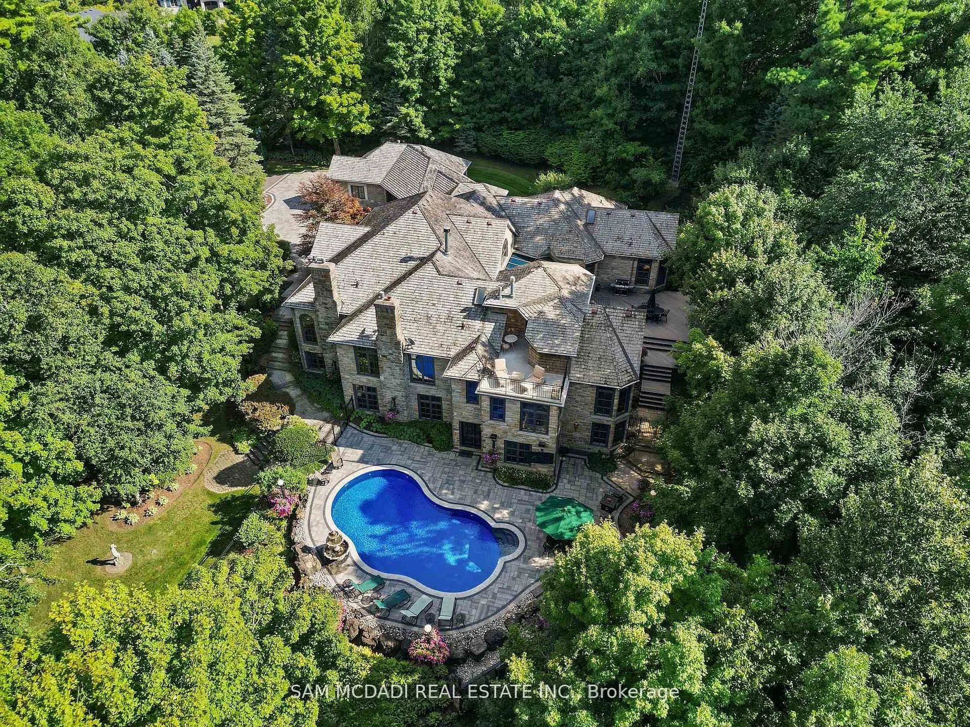 10140 Pineview Trail