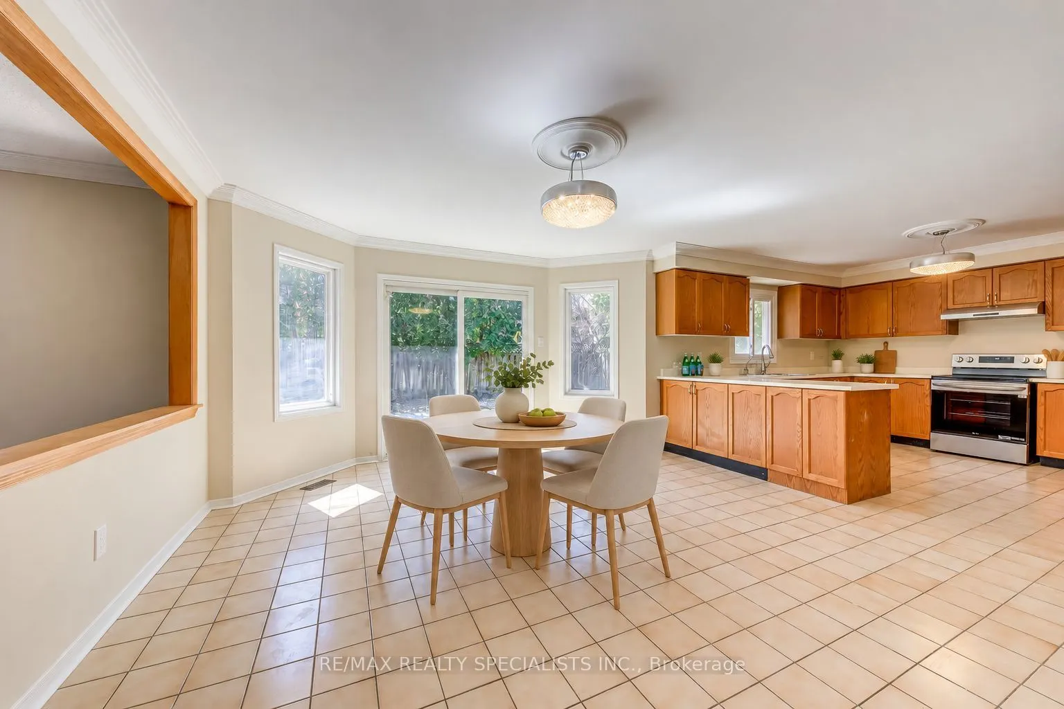 102 Sunforest Drive