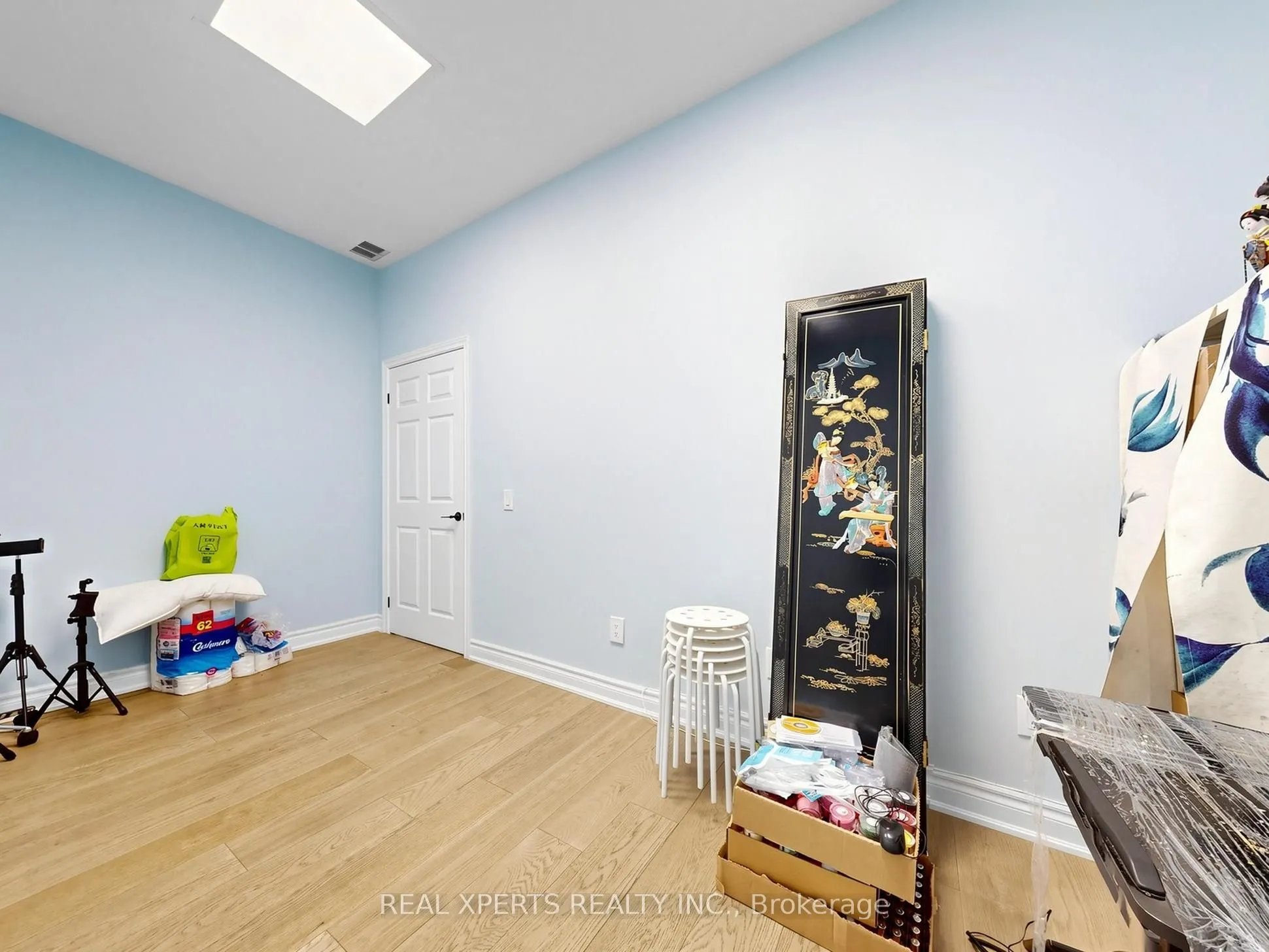 1235 Queensway E #21A
