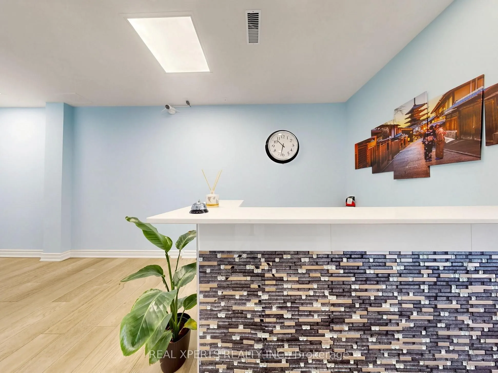 1235 Queensway E #21A