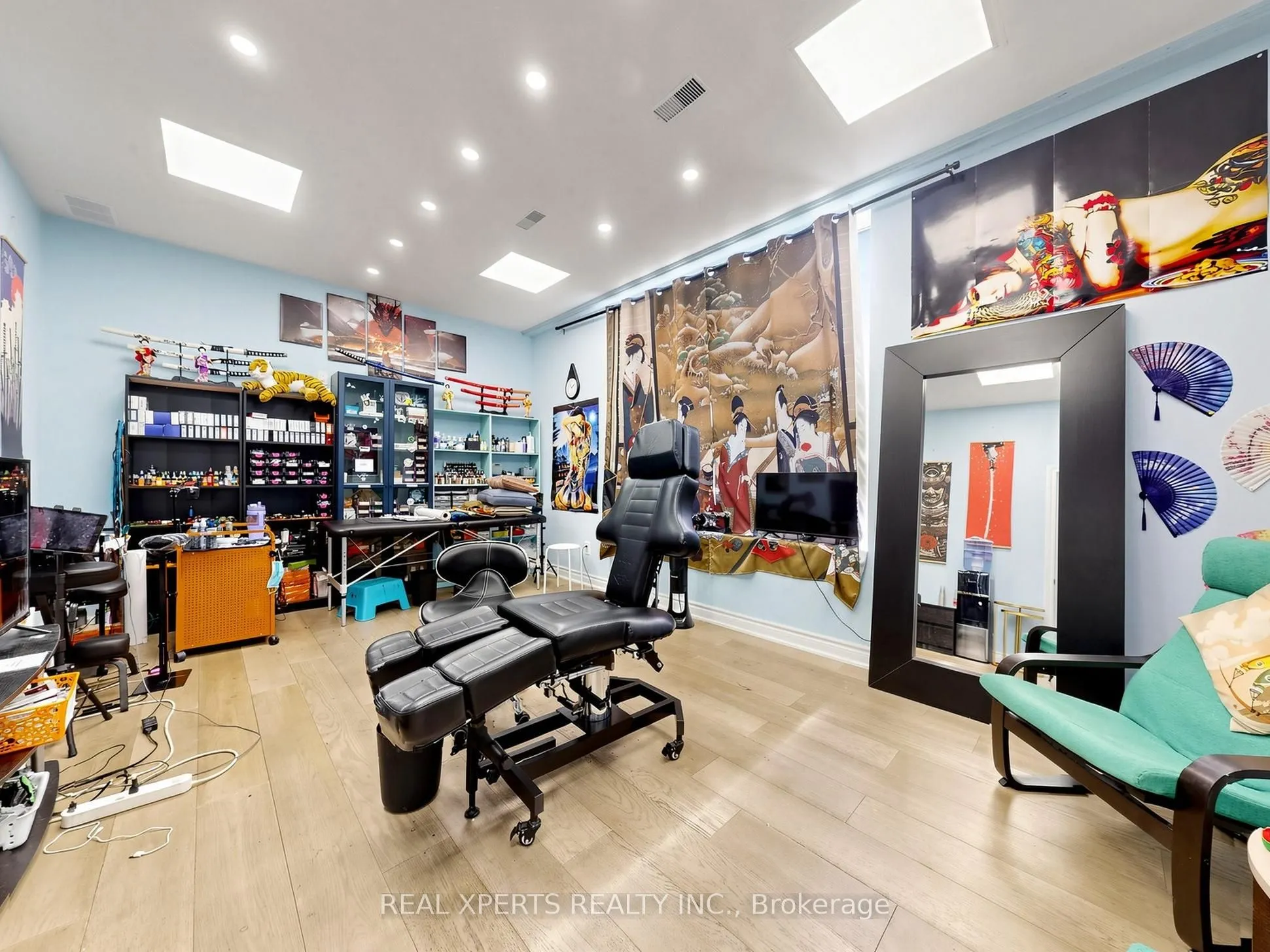 1235 Queensway E #21A