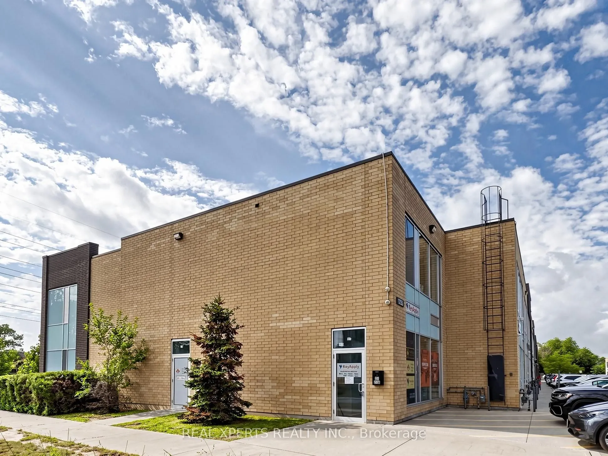 1235 Queensway E #21A
