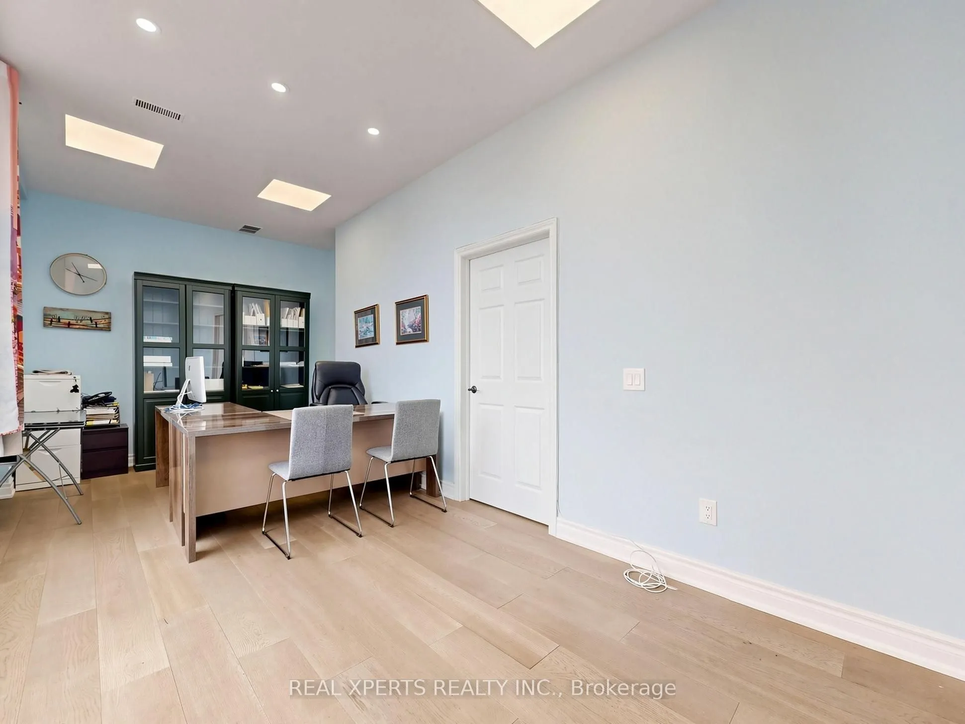 1235 Queensway E #21A