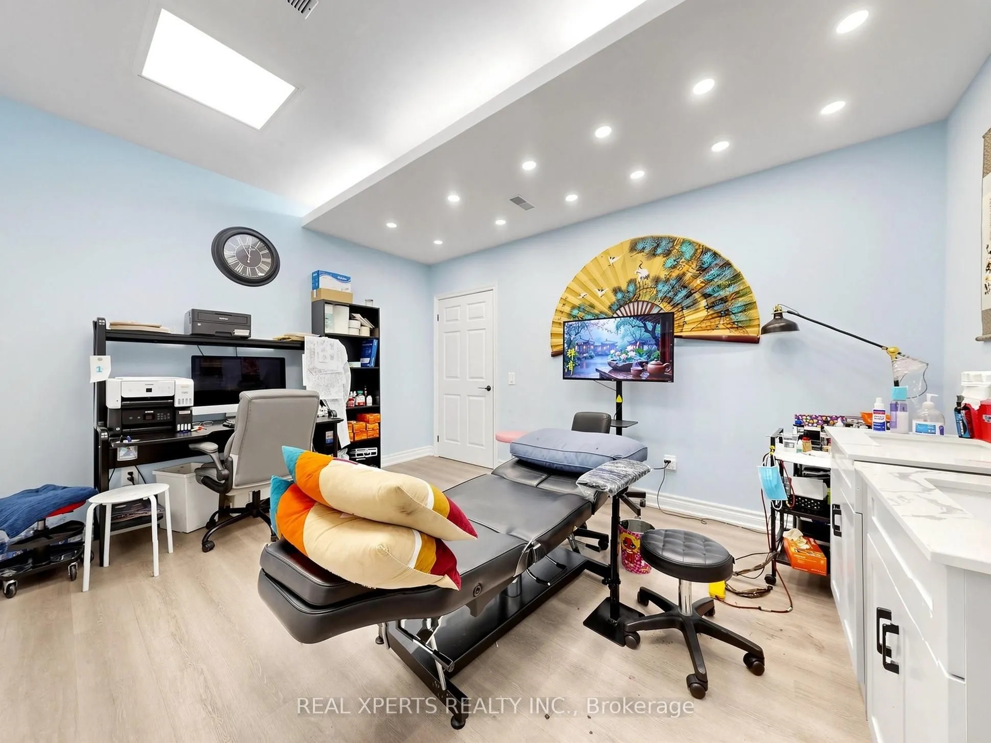 1235 Queensway E #21A
