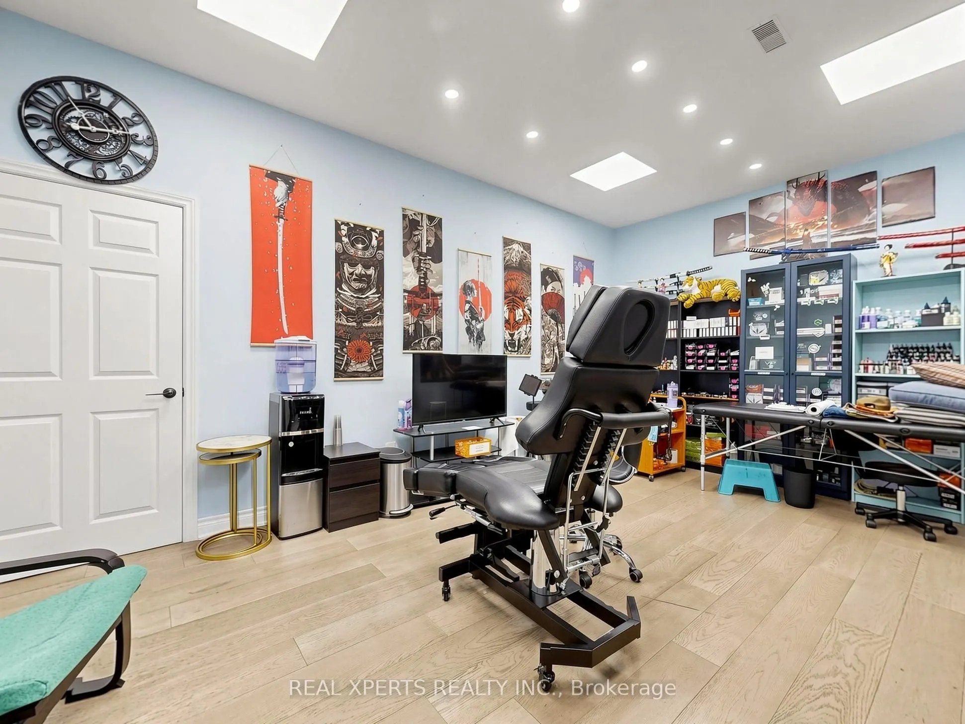 1235 Queensway E #21A