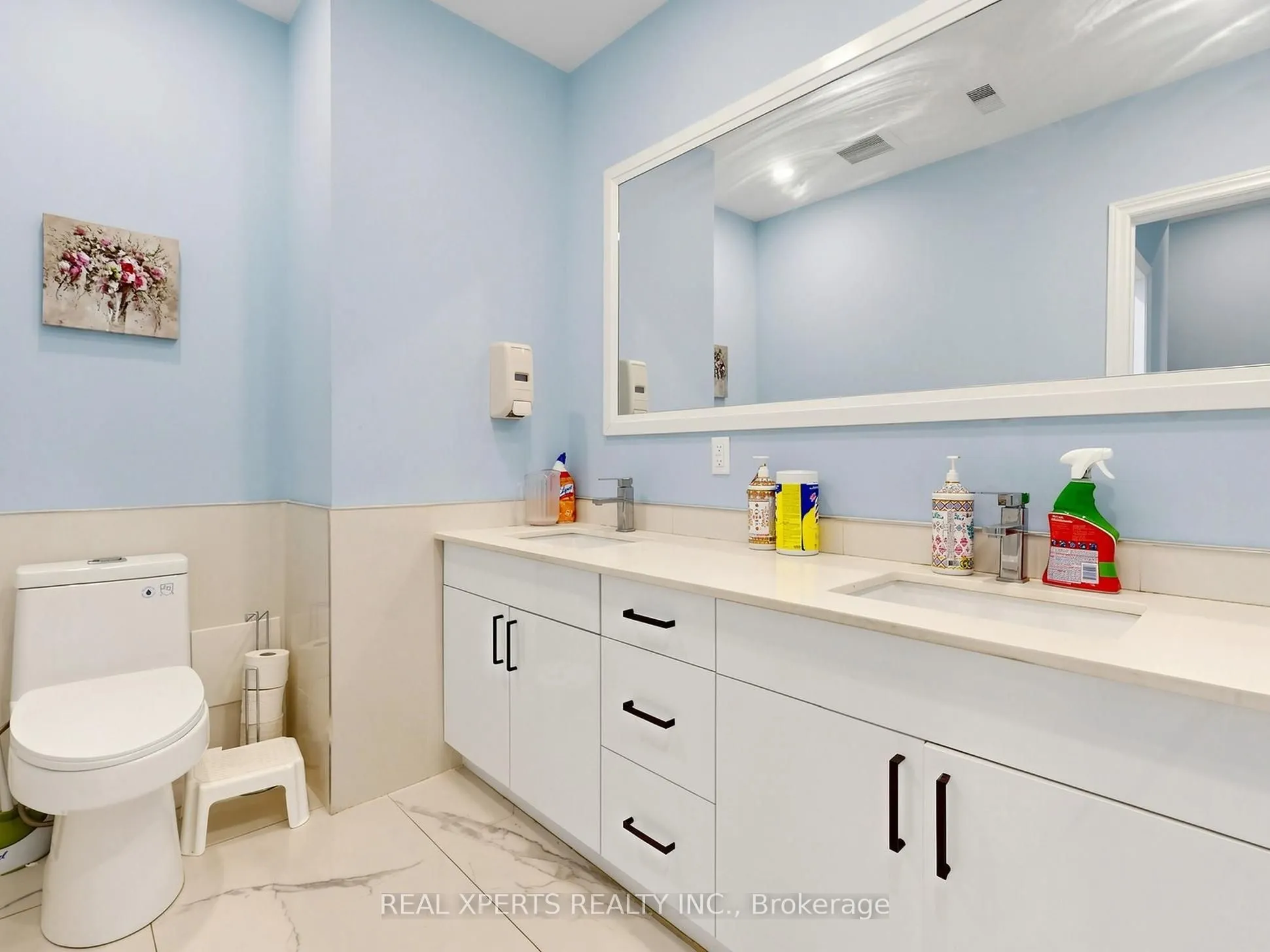 1235 Queensway E #21A
