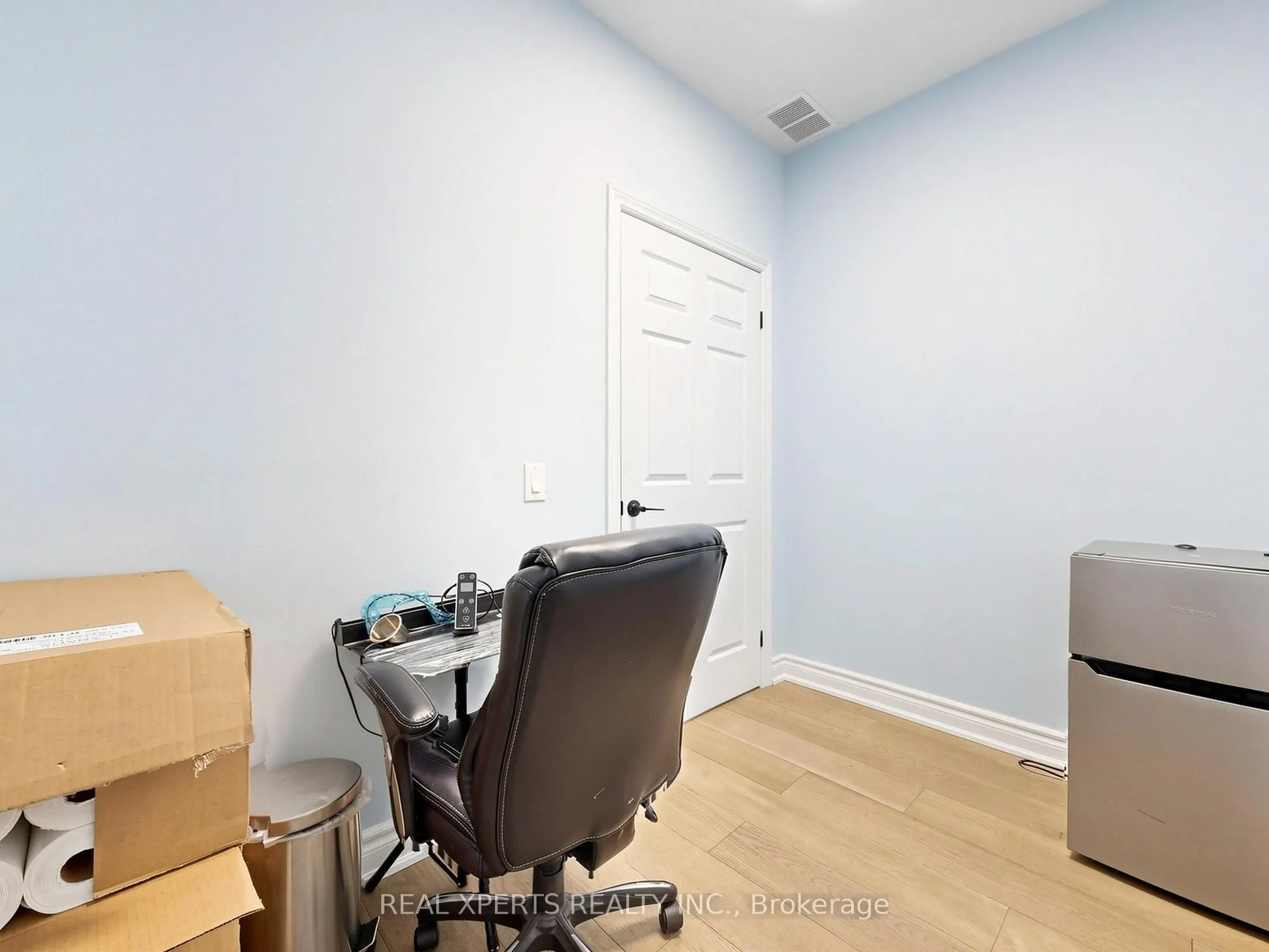 1235 Queensway E #21A