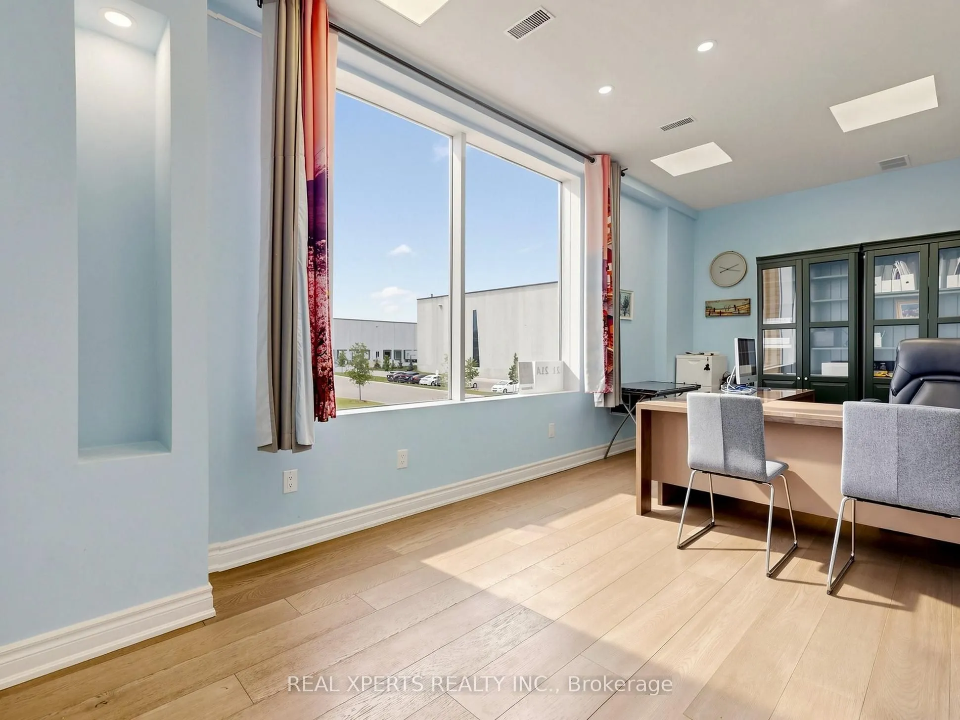 1235 Queensway E #21A