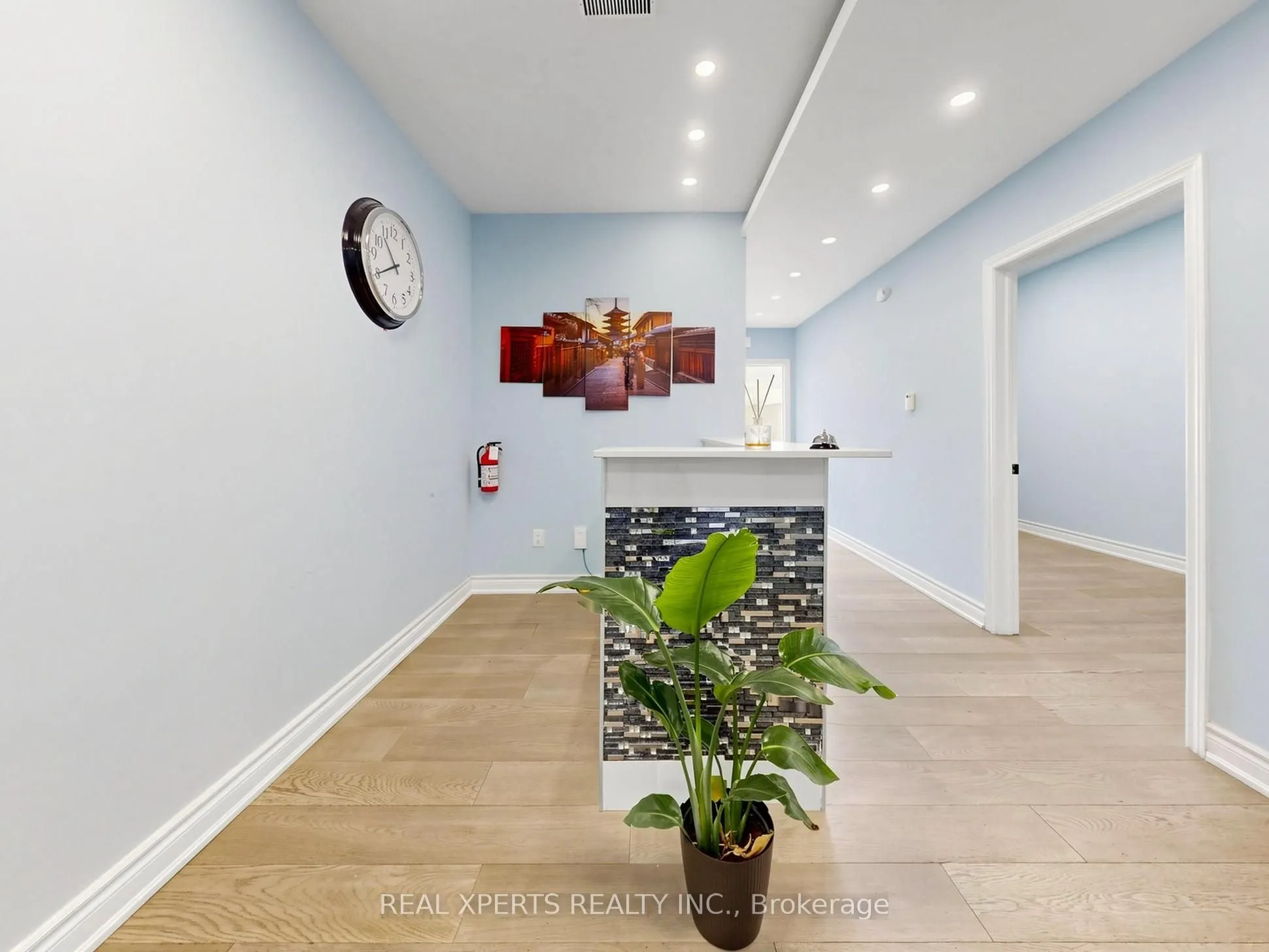 1235 Queensway E #21A