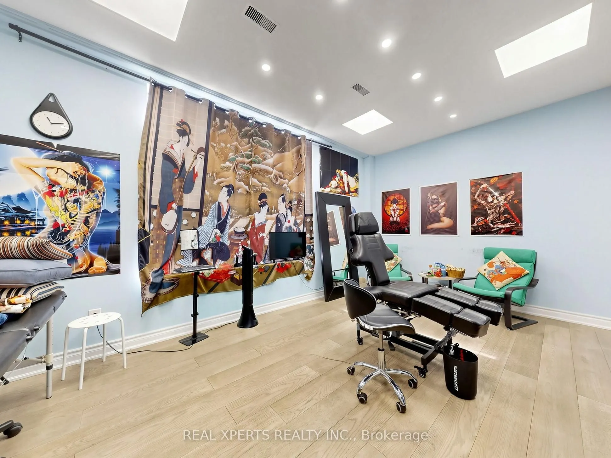 1235 Queensway E #21A