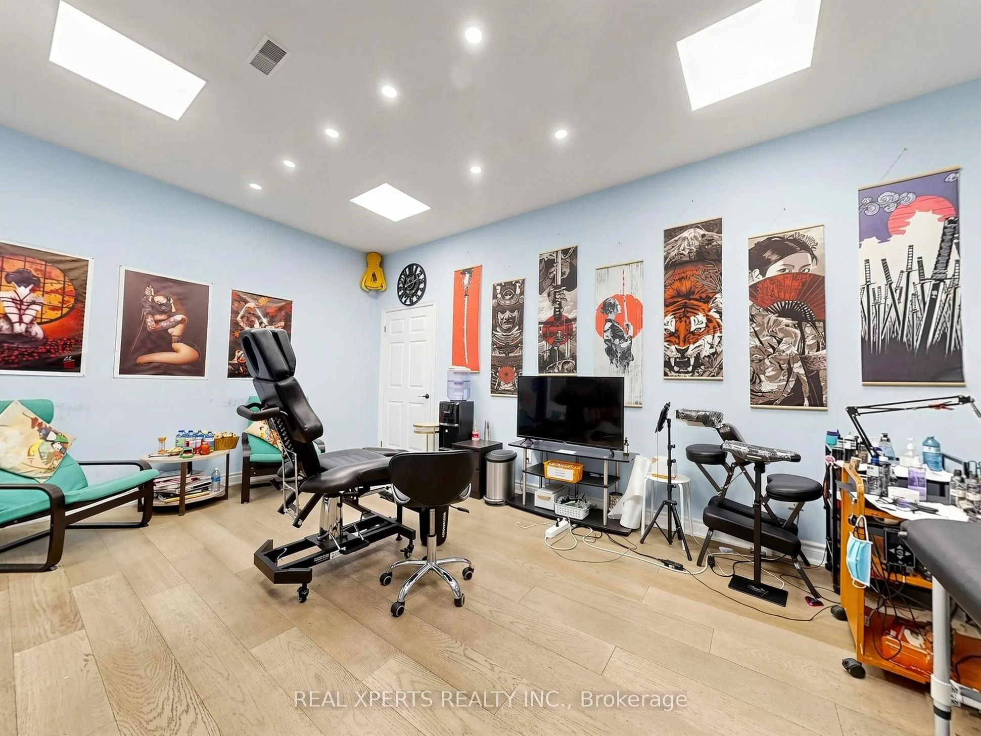 1235 Queensway E #21A