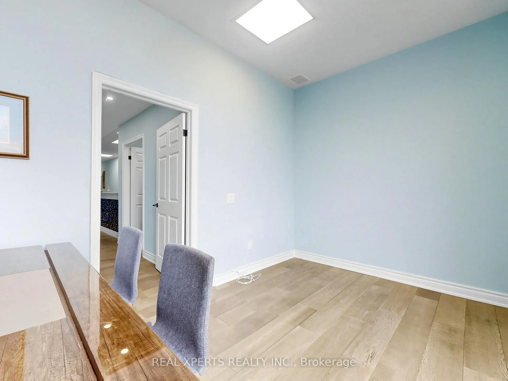 1235 Queensway E #21A