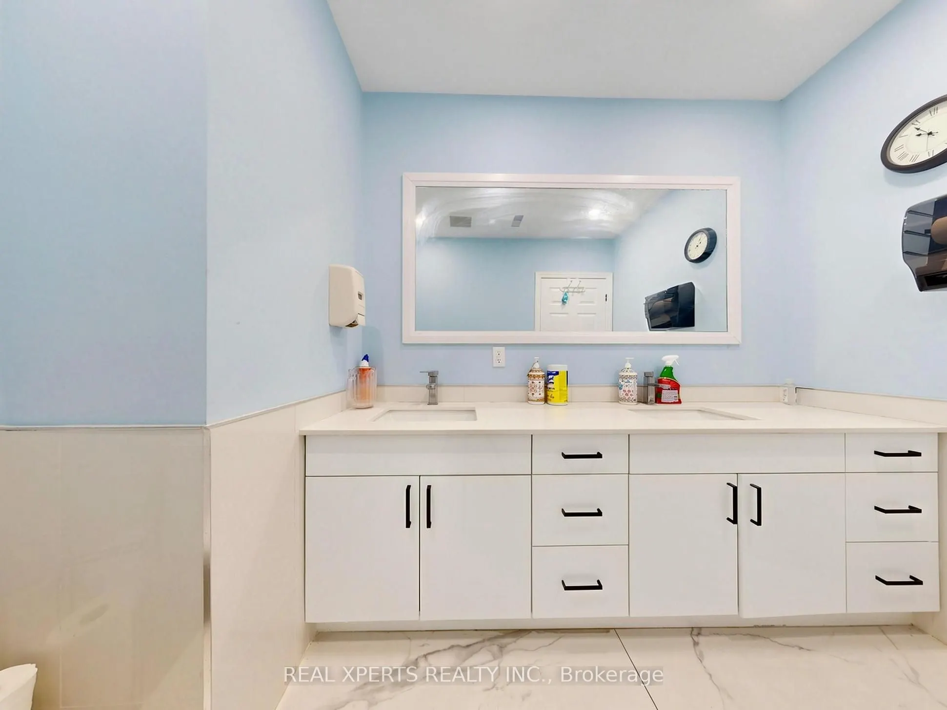 1235 Queensway E #21A