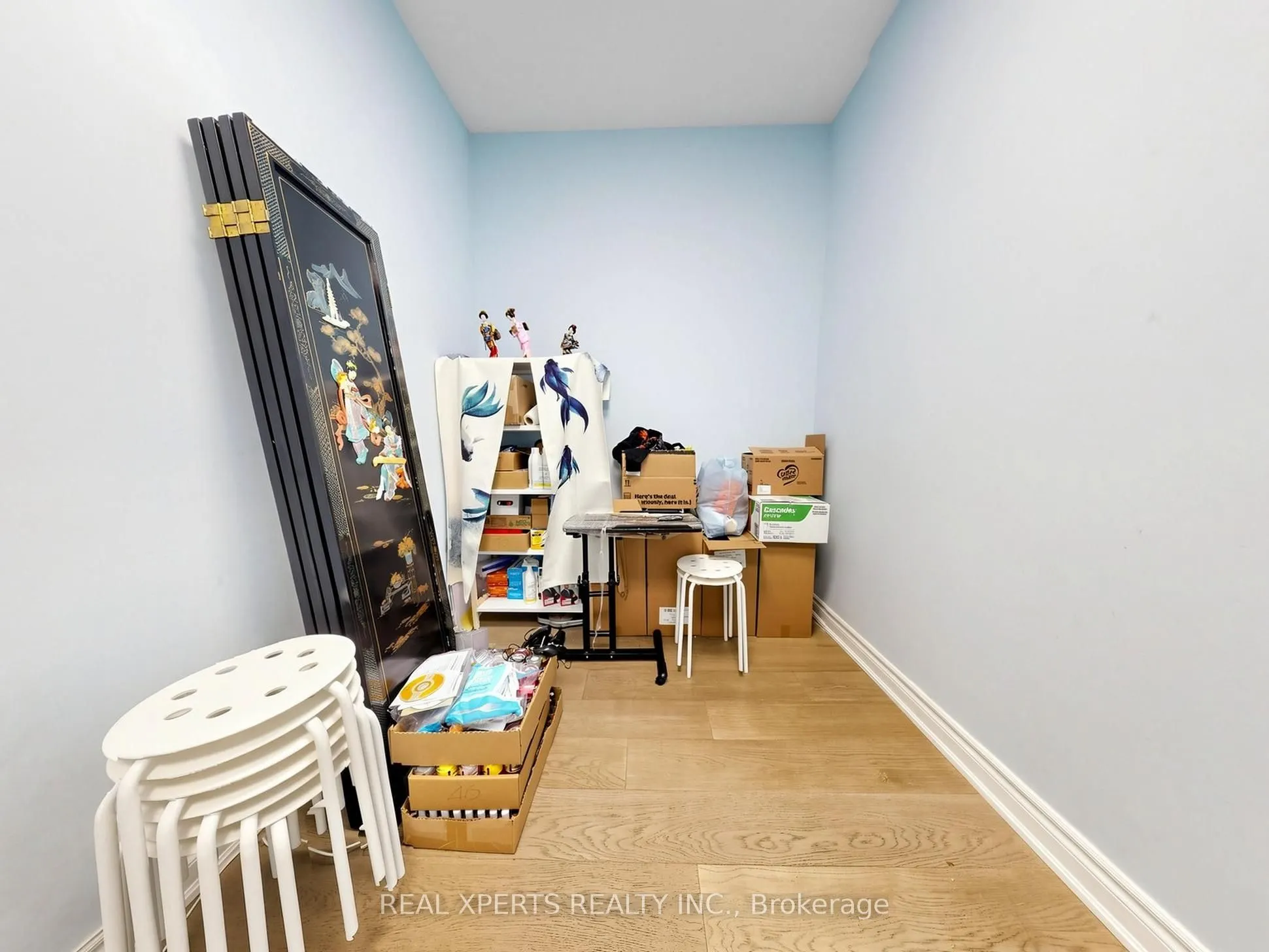 1235 Queensway E #21A