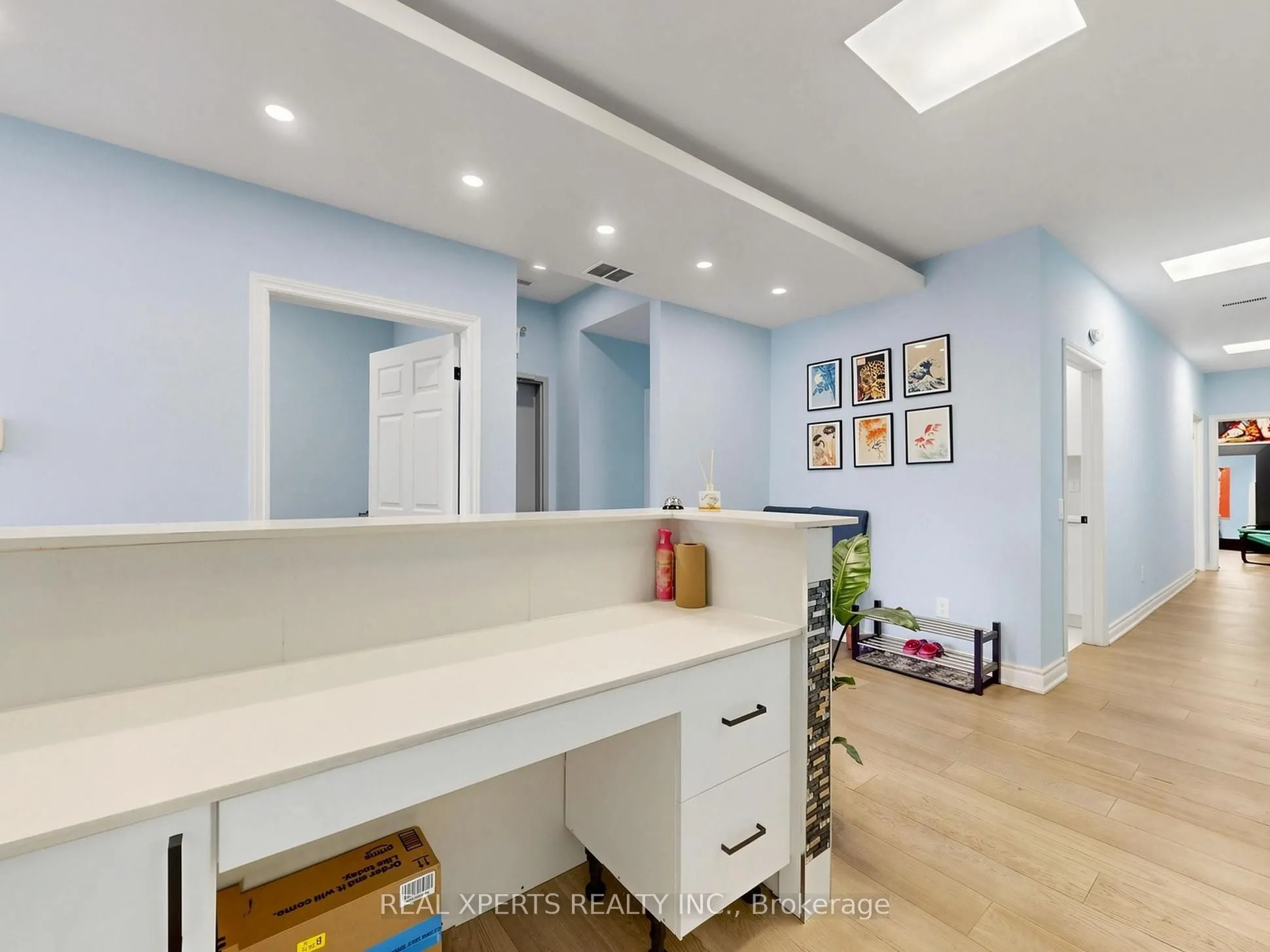 1235 Queensway E #21A