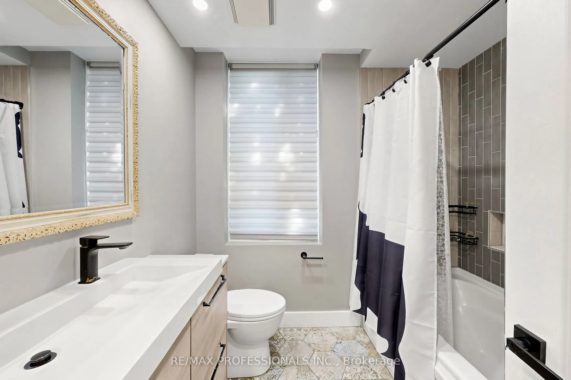 3531 Lake Shore Boulevard W #206