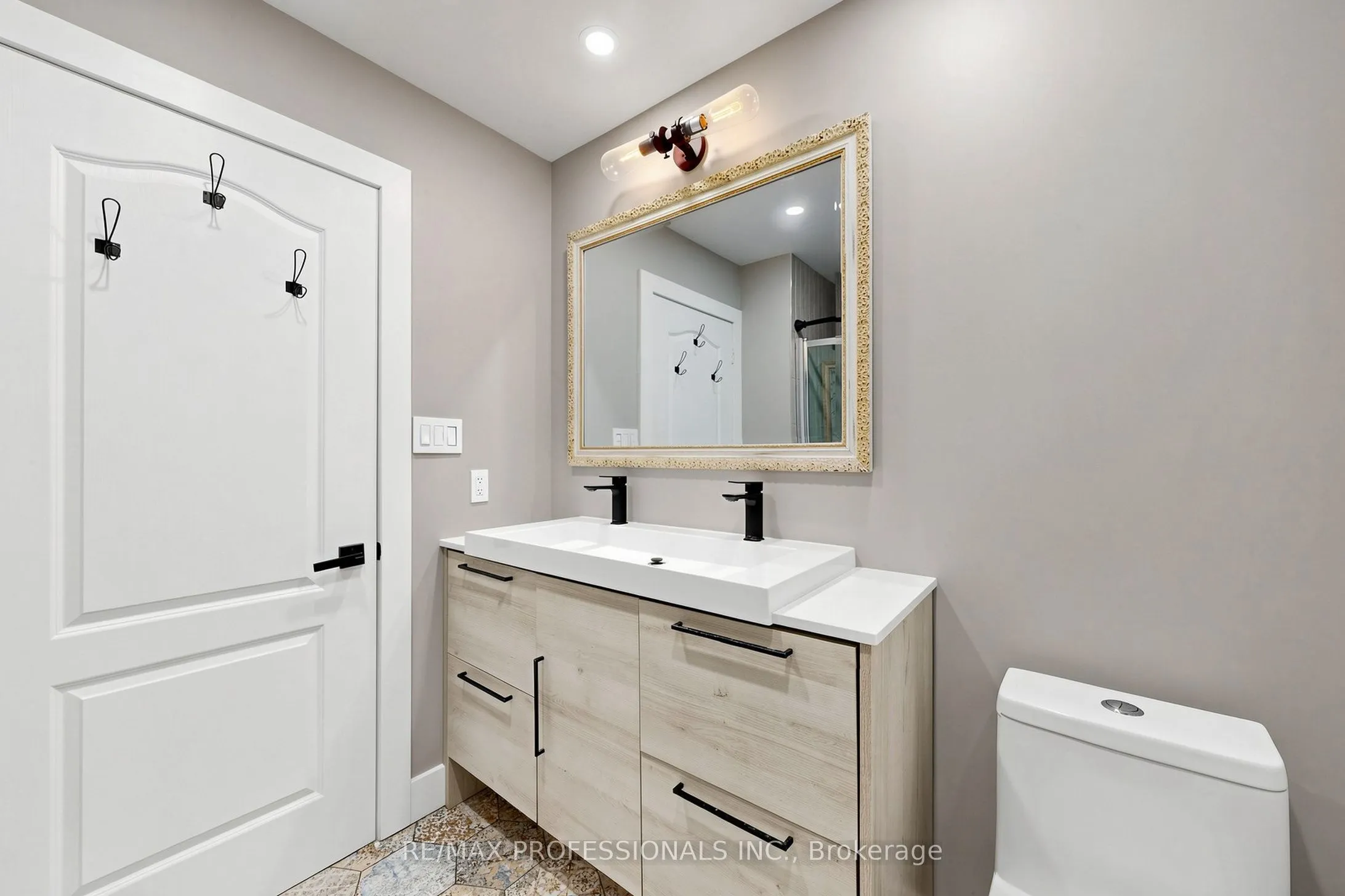 3531 Lake Shore Boulevard W #206