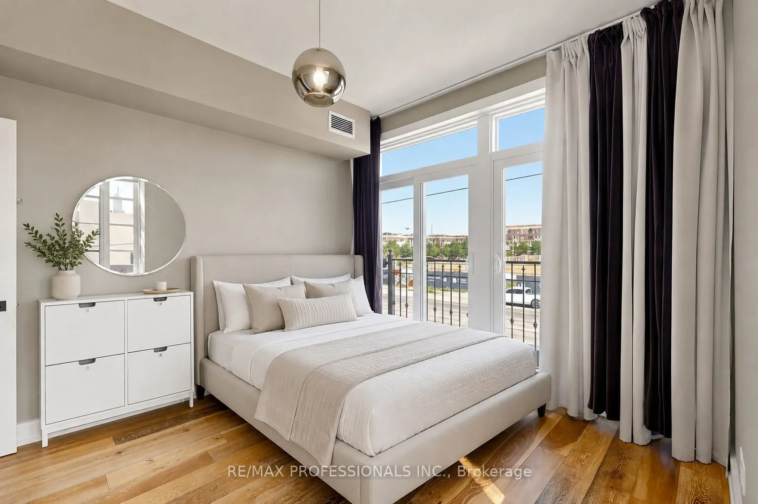 3531 Lake Shore Boulevard W #206