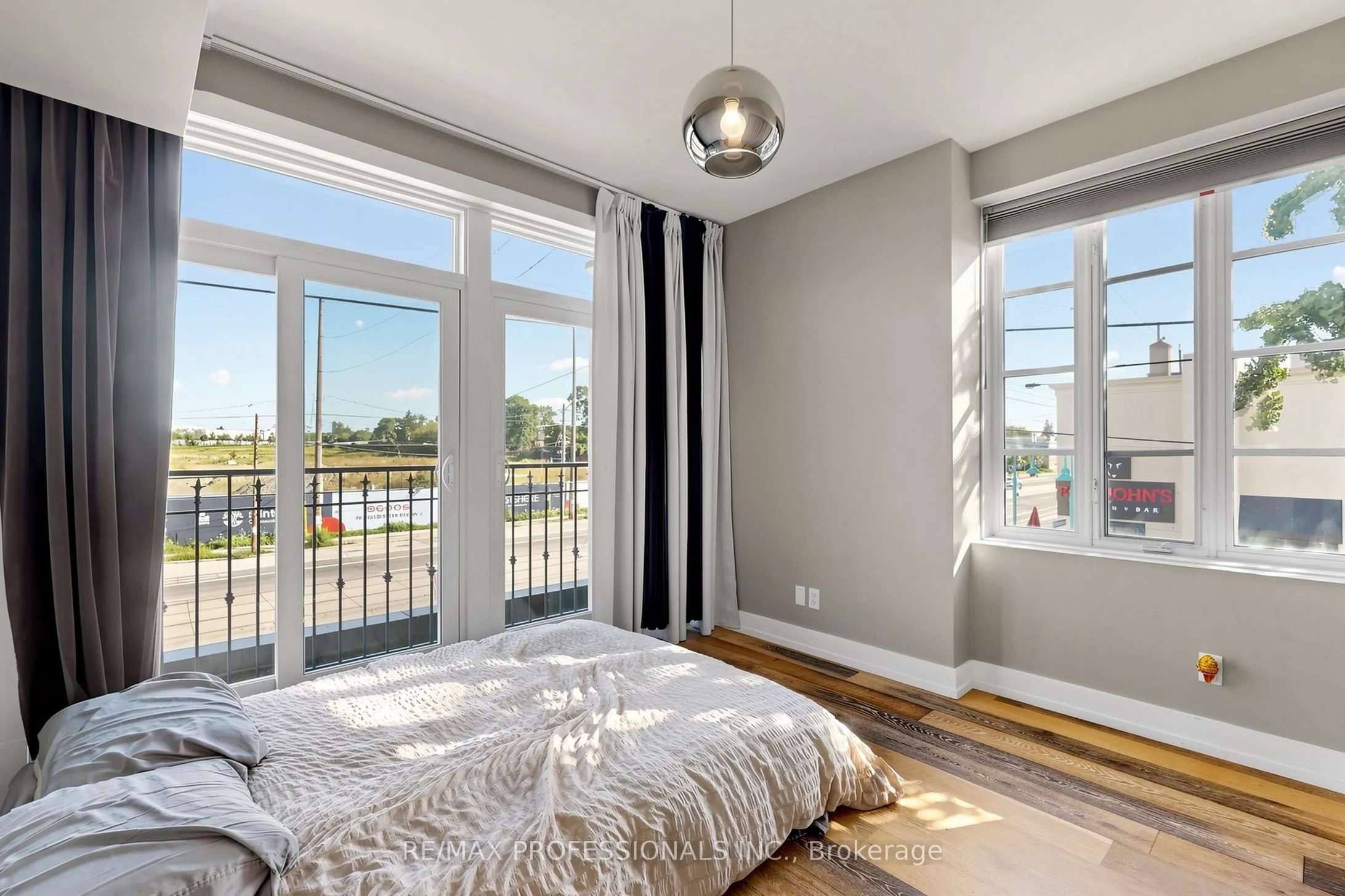 3531 Lake Shore Boulevard W #206
