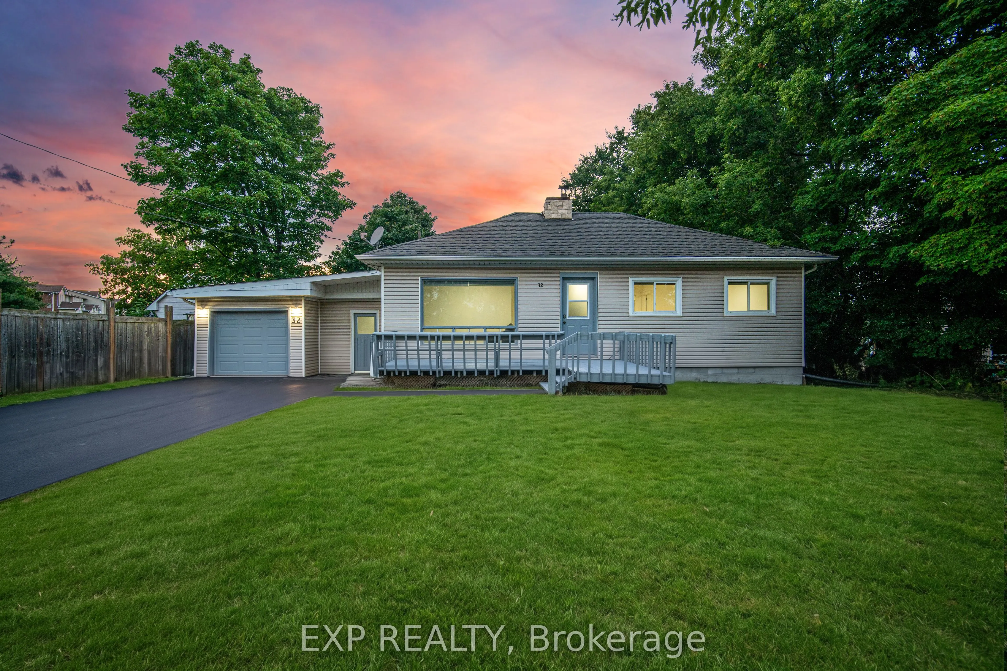 32 Maple Avenue E