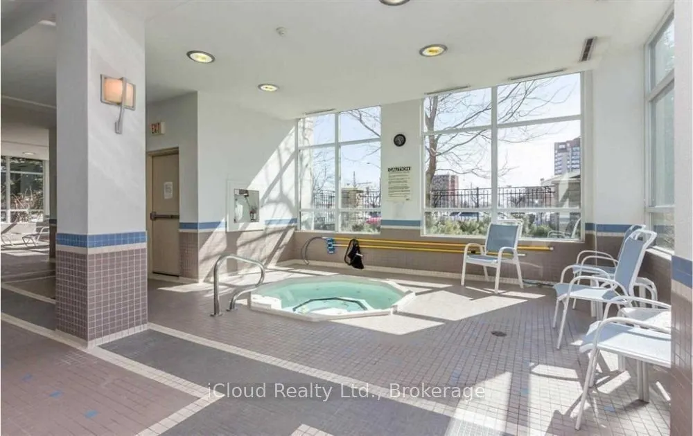 3504 Hurontario Street #807