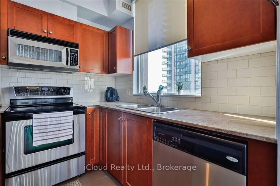 3504 Hurontario Street #807