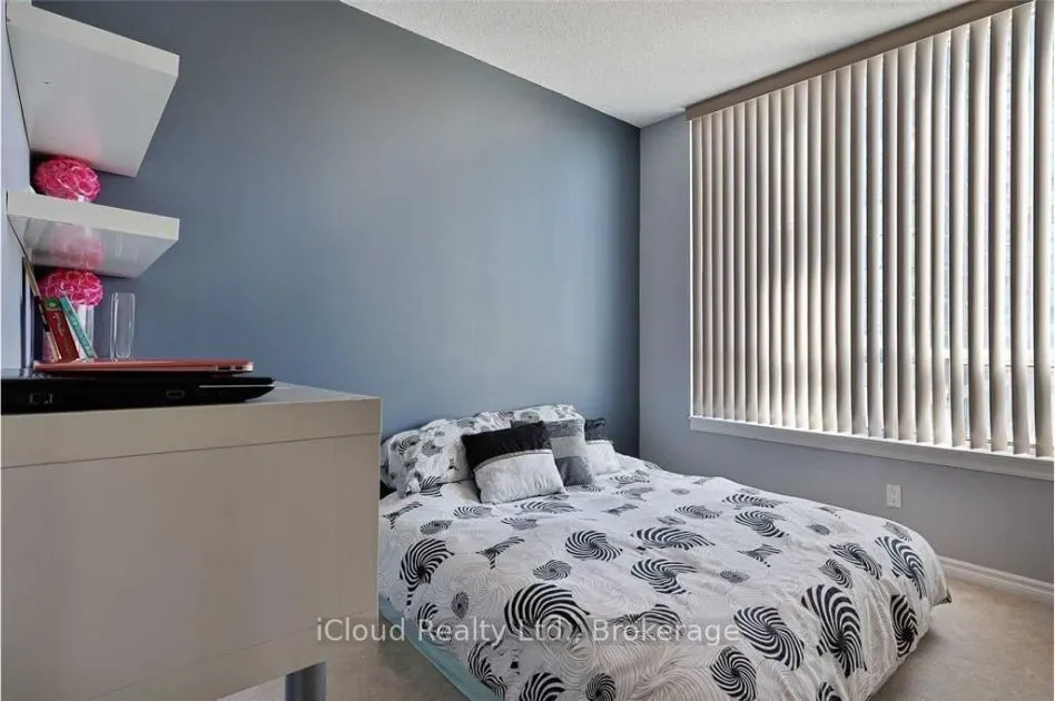 3504 Hurontario Street #807