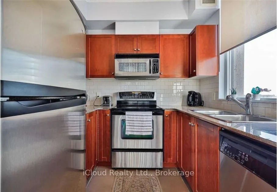 3504 Hurontario Street #807