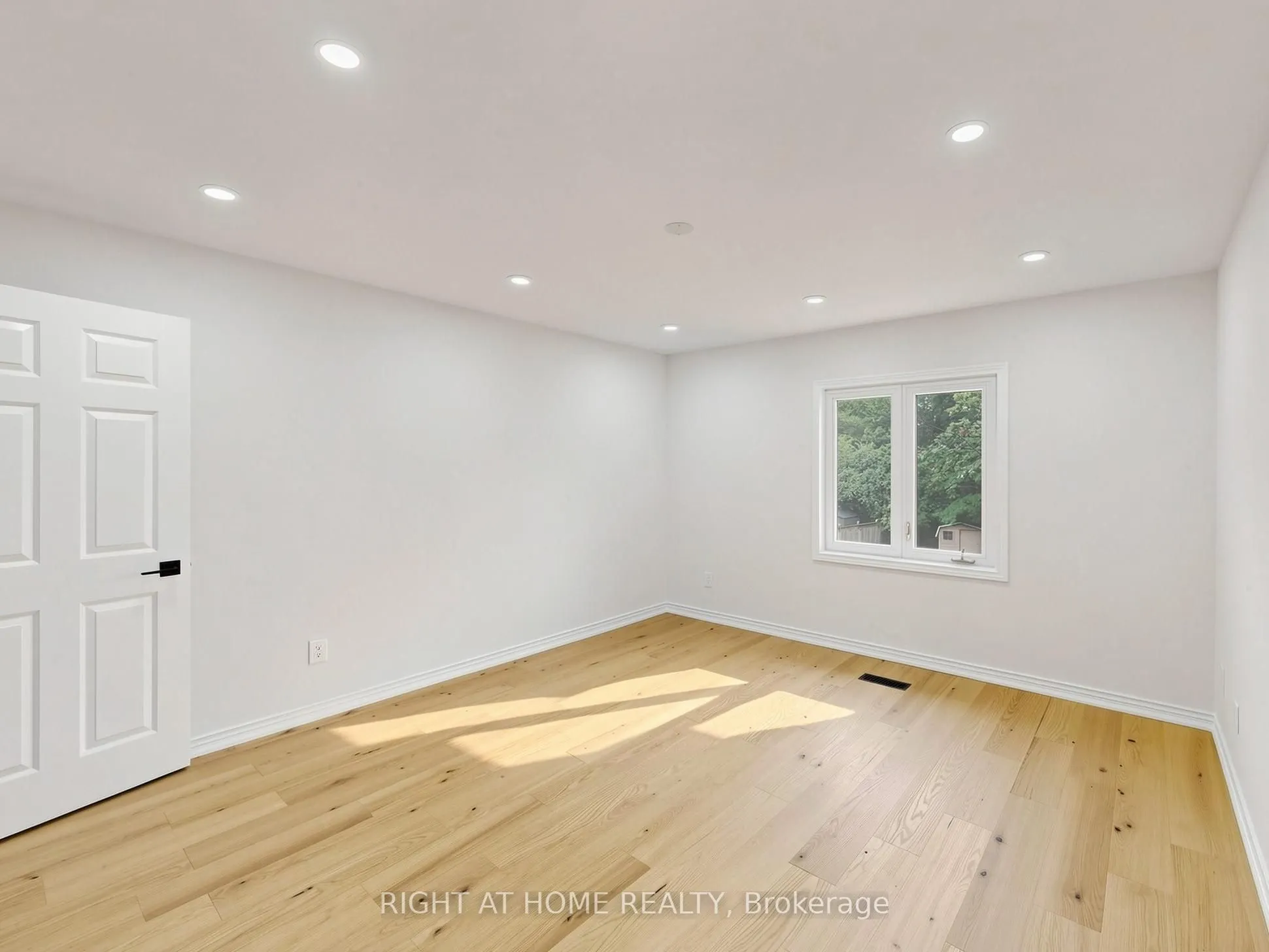2920 Kingsway Drive
