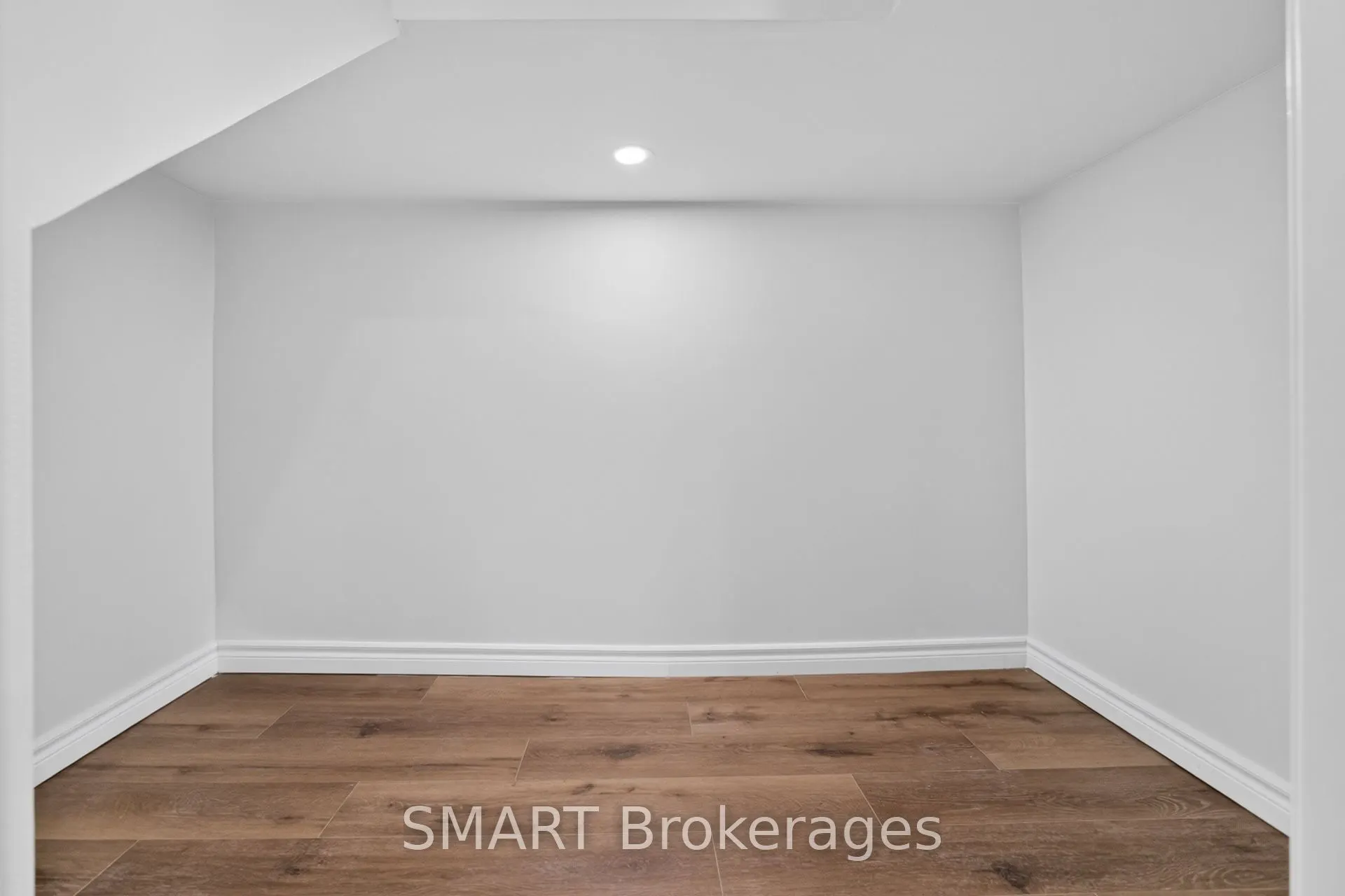 3367 Stoney Crescent