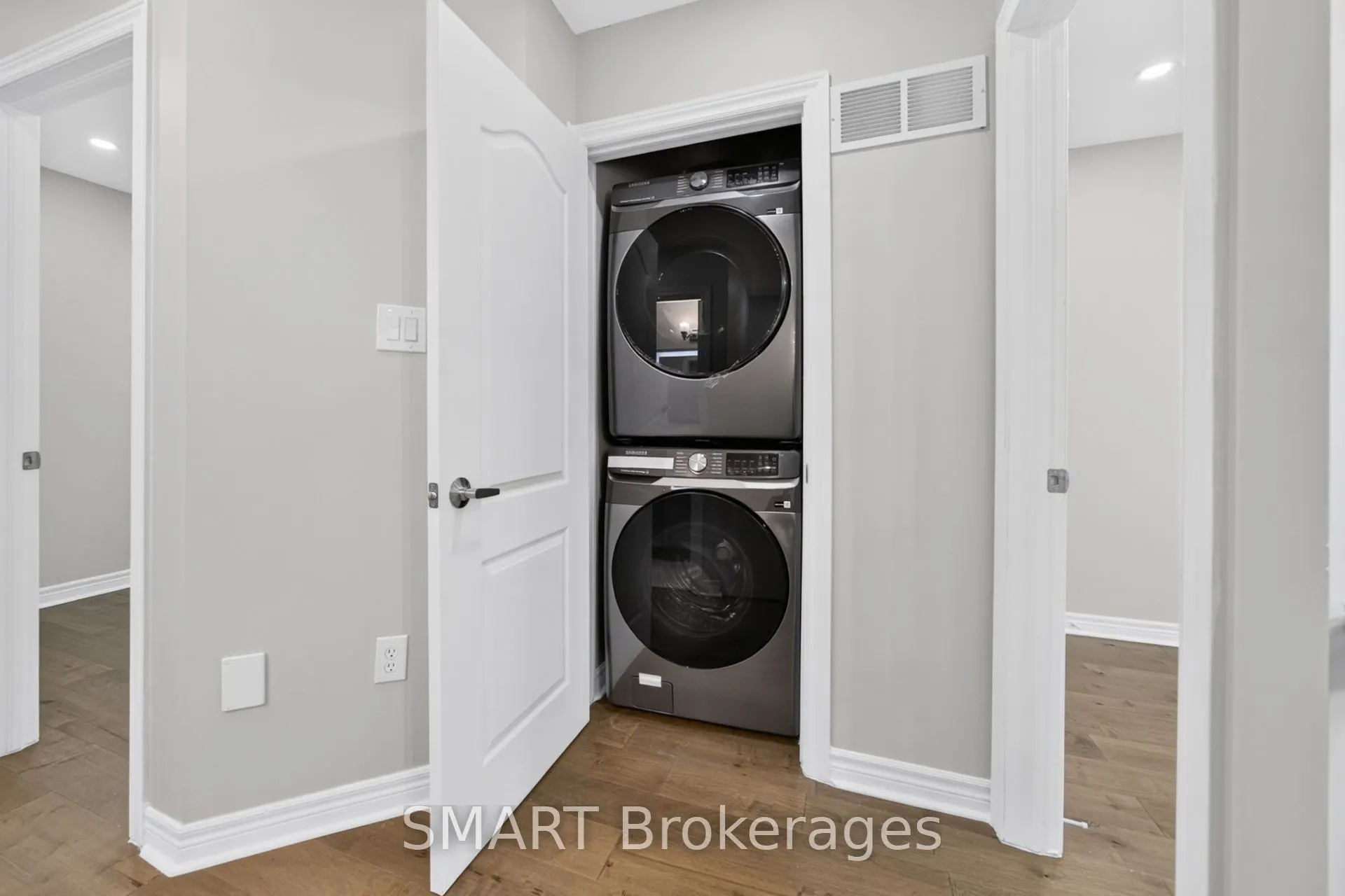 3367 Stoney Crescent