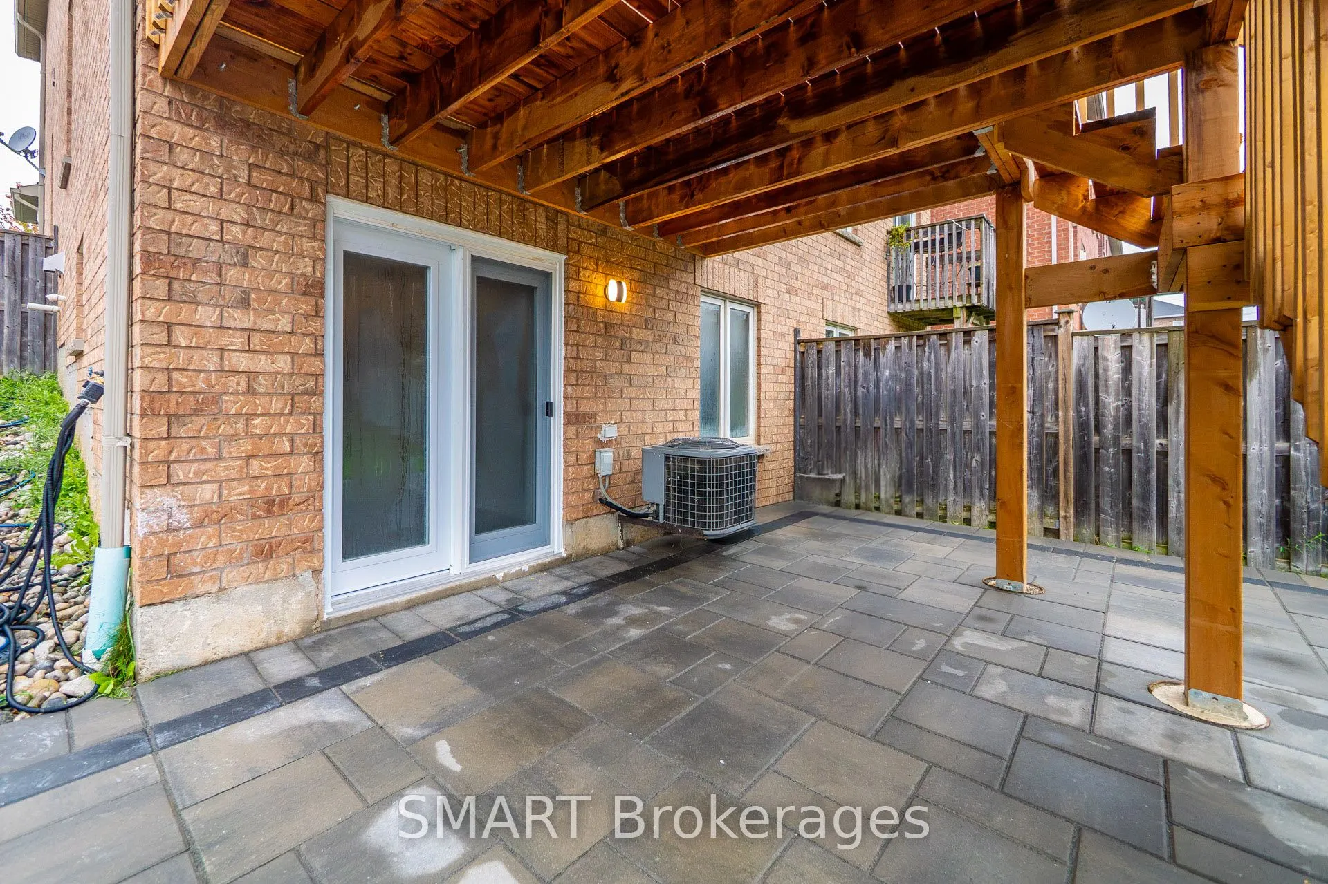 3367 Stoney Crescent