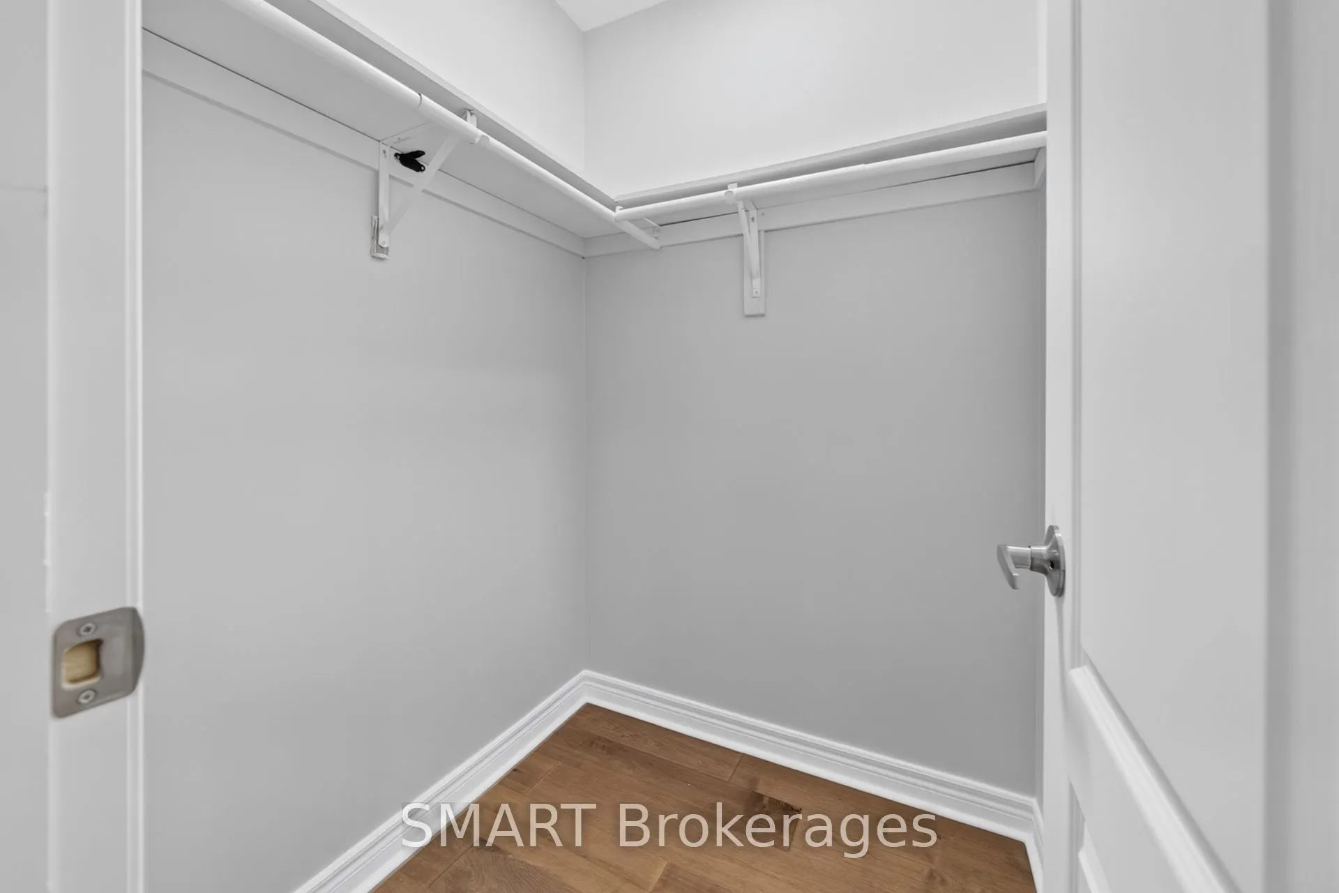 3367 Stoney Crescent
