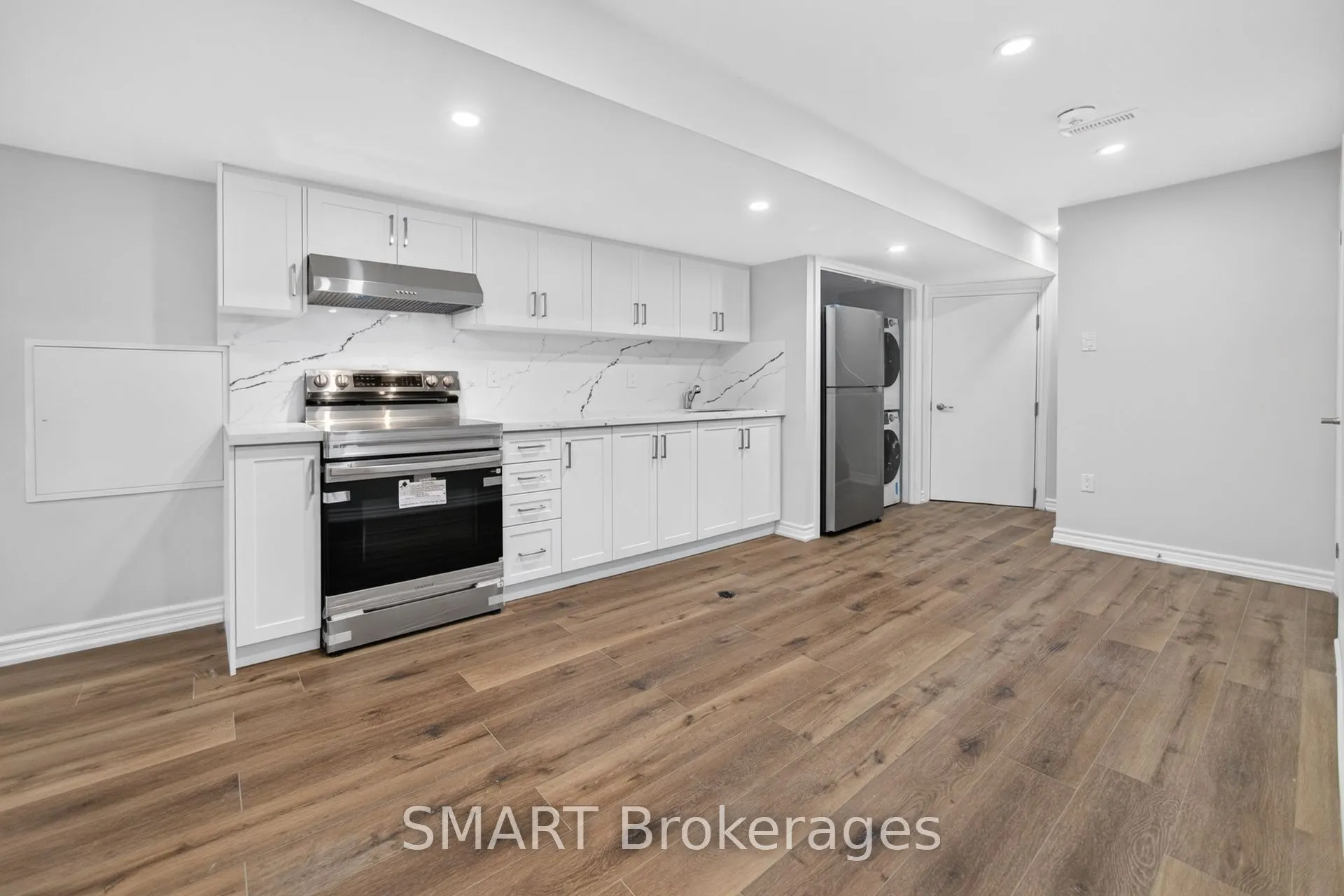 3367 Stoney Crescent