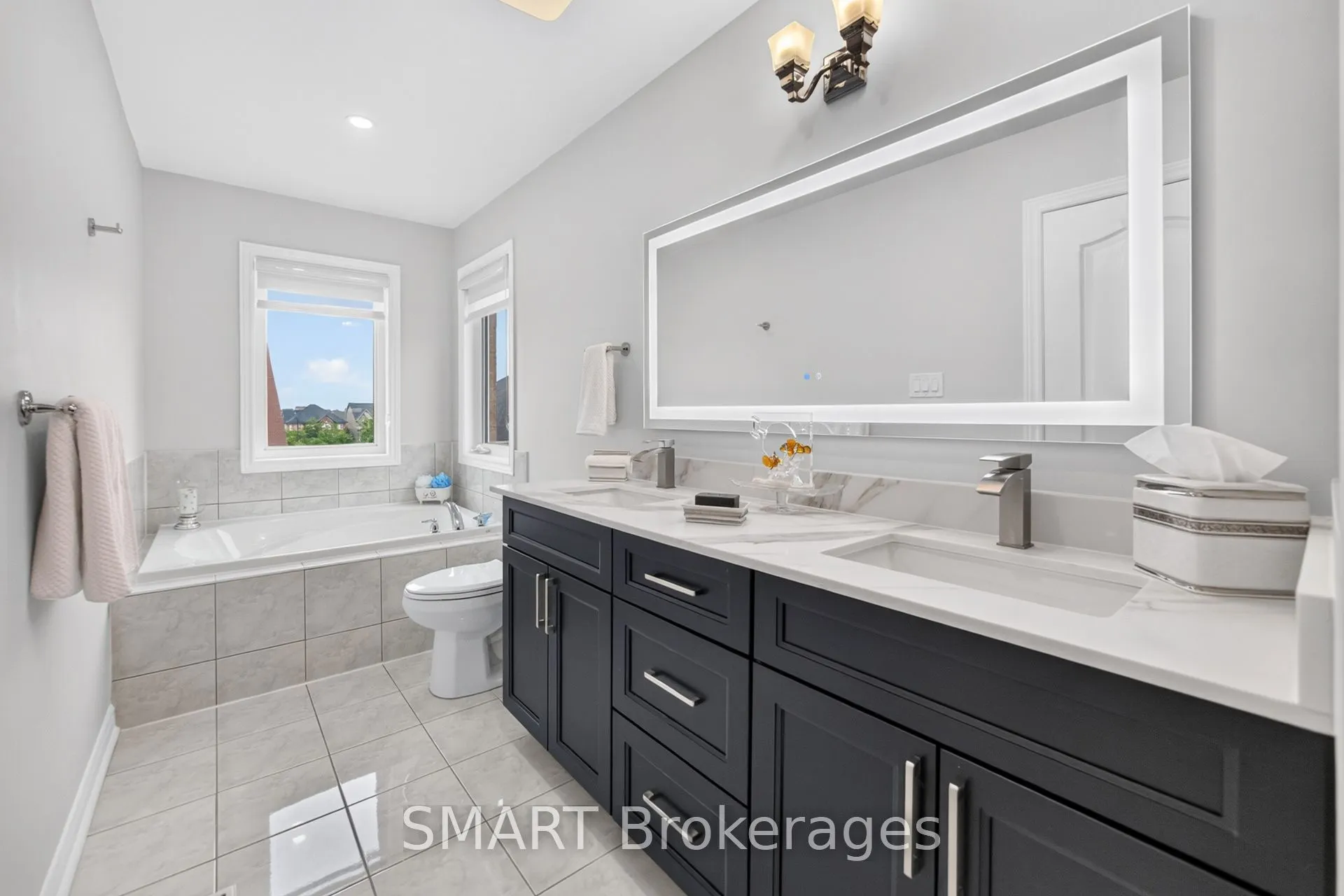 3367 Stoney Crescent