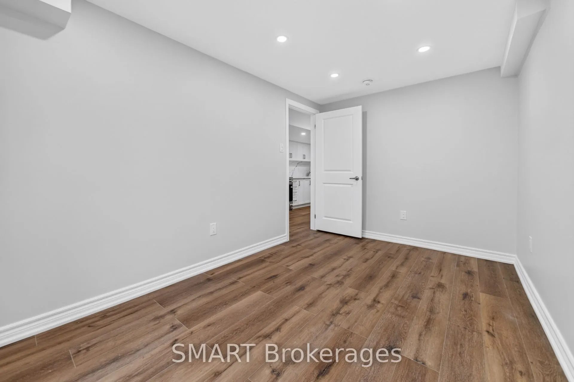 3367 Stoney Crescent