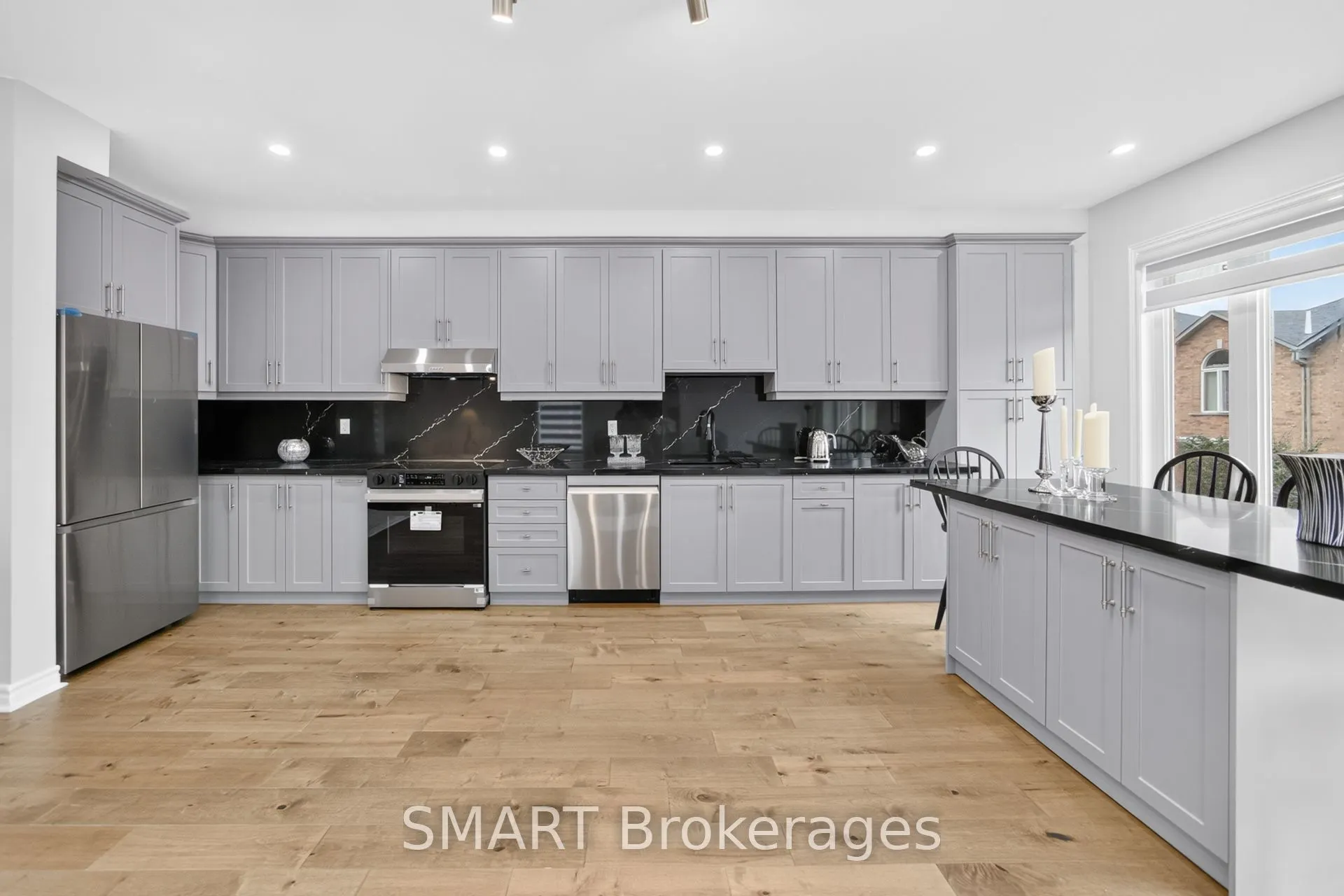 3367 Stoney Crescent