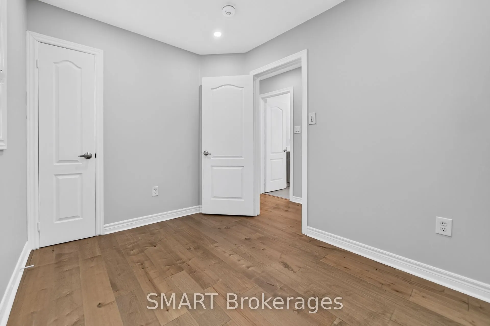 3367 Stoney Crescent