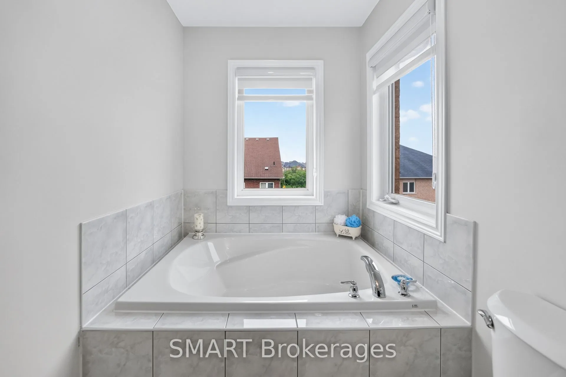 3367 Stoney Crescent