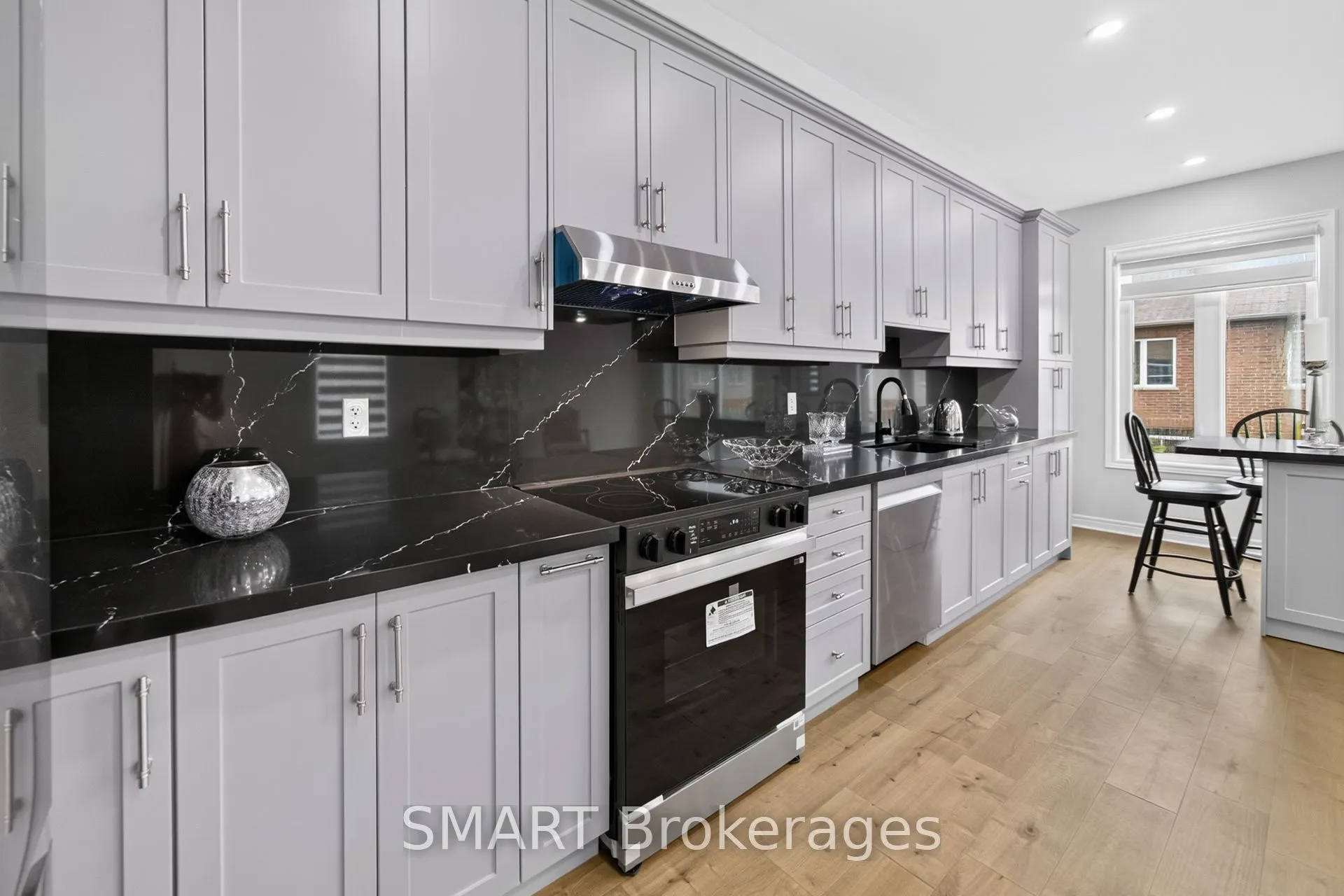 3367 Stoney Crescent