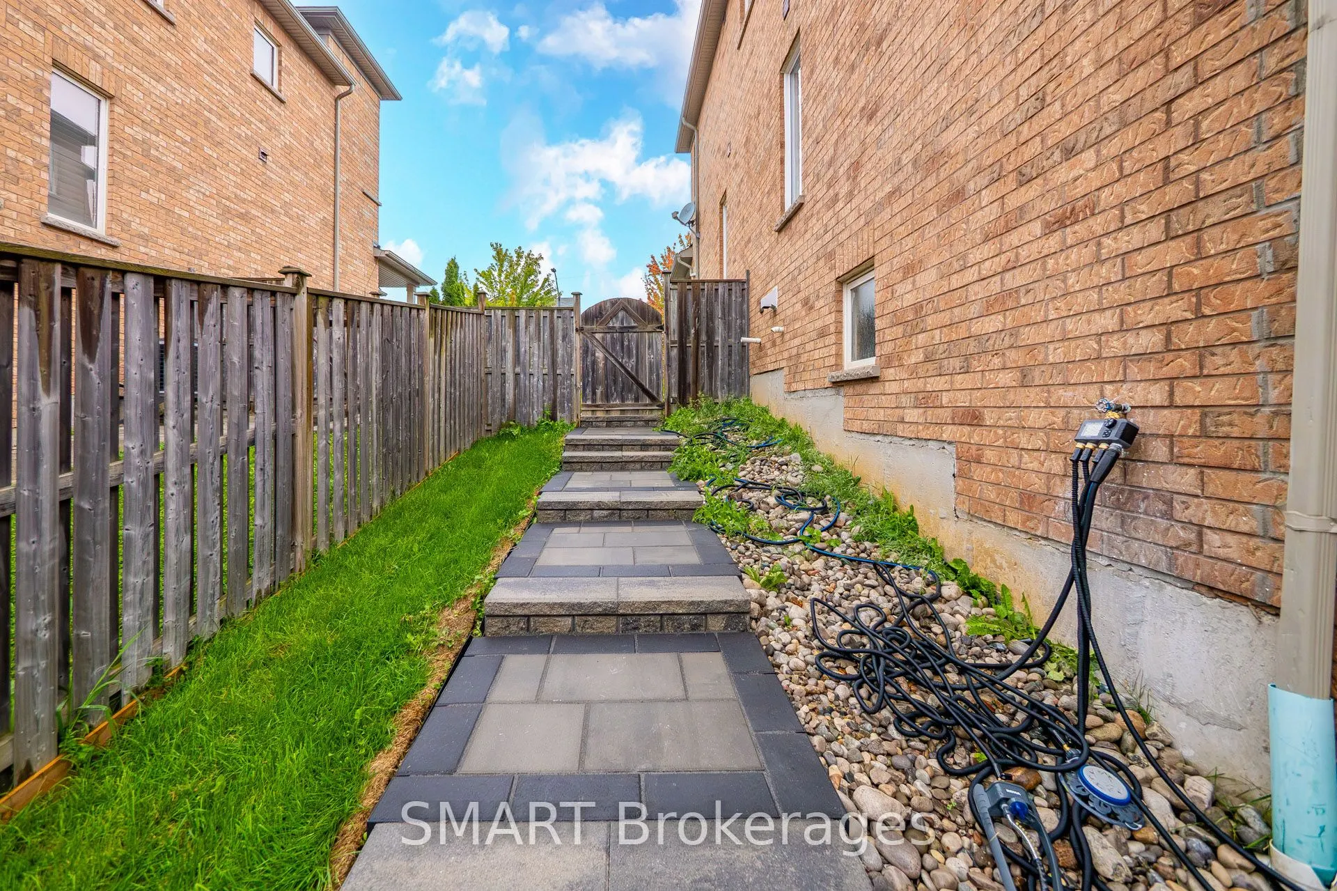 3367 Stoney Crescent