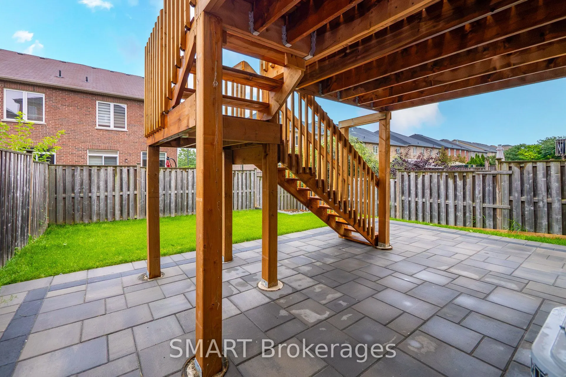 3367 Stoney Crescent
