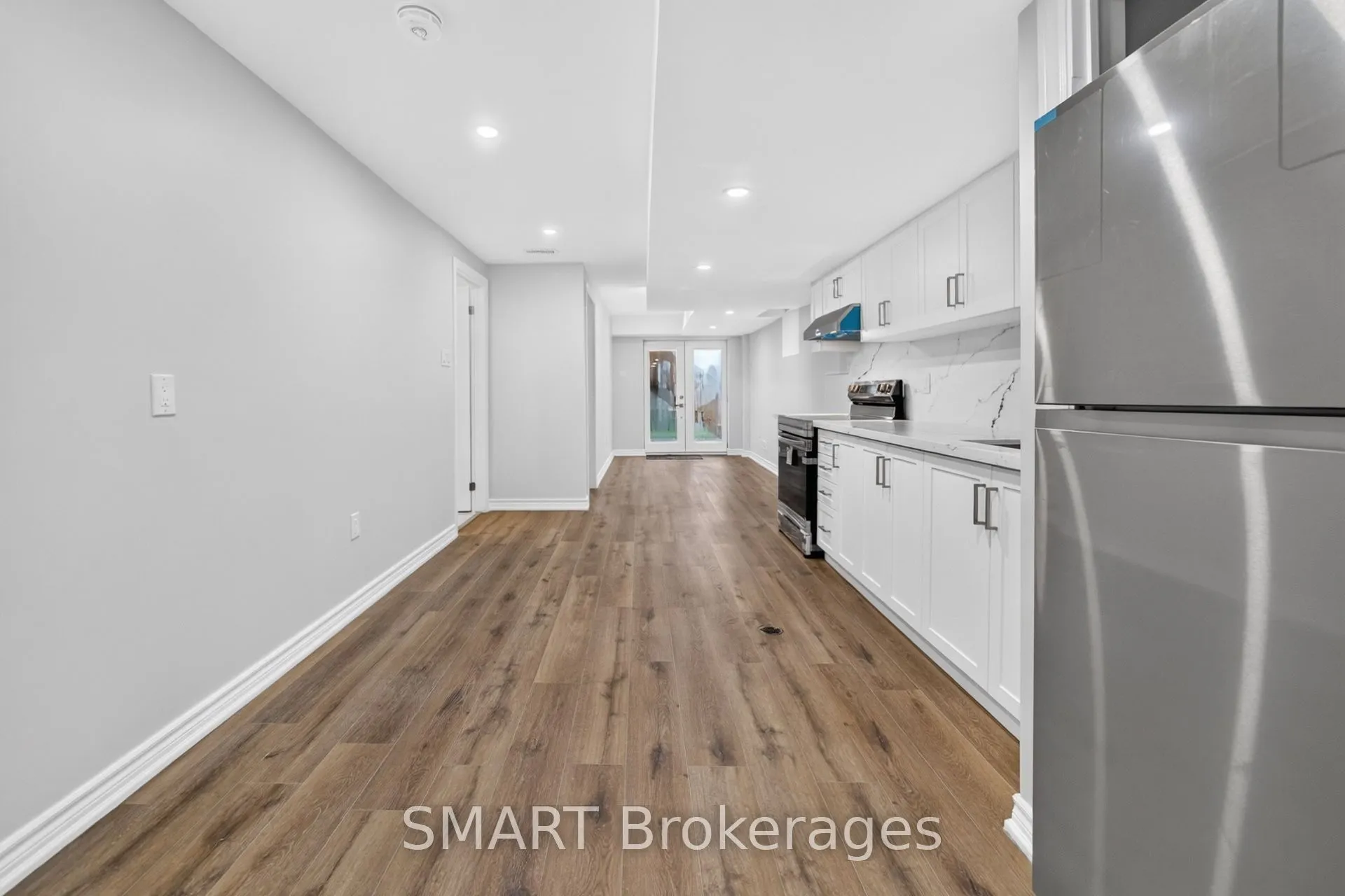 3367 Stoney Crescent